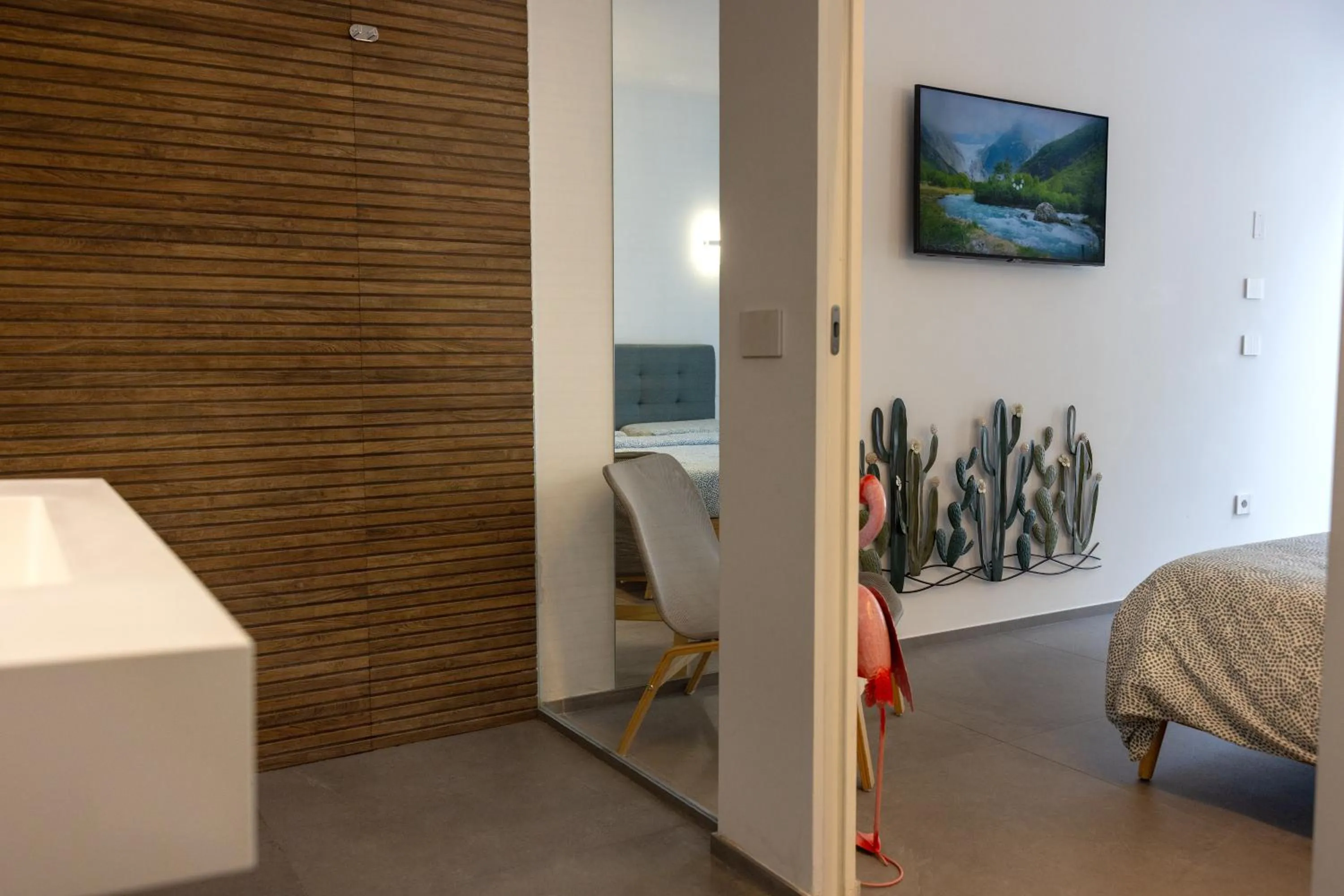TV and multimedia, Bed in Tropicana Suite - Adults Only
