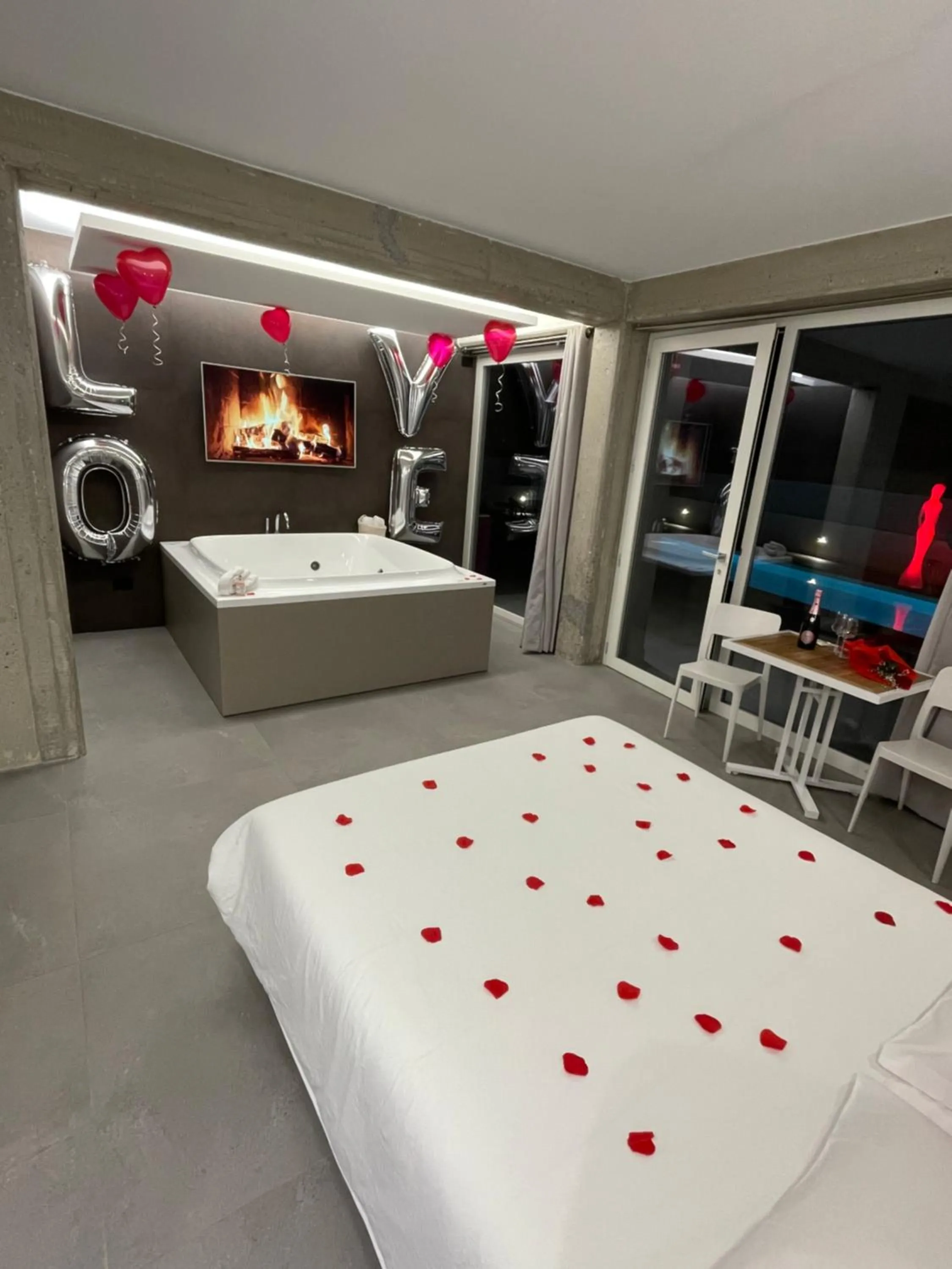 Bed in Tropicana Suite - Adults Only