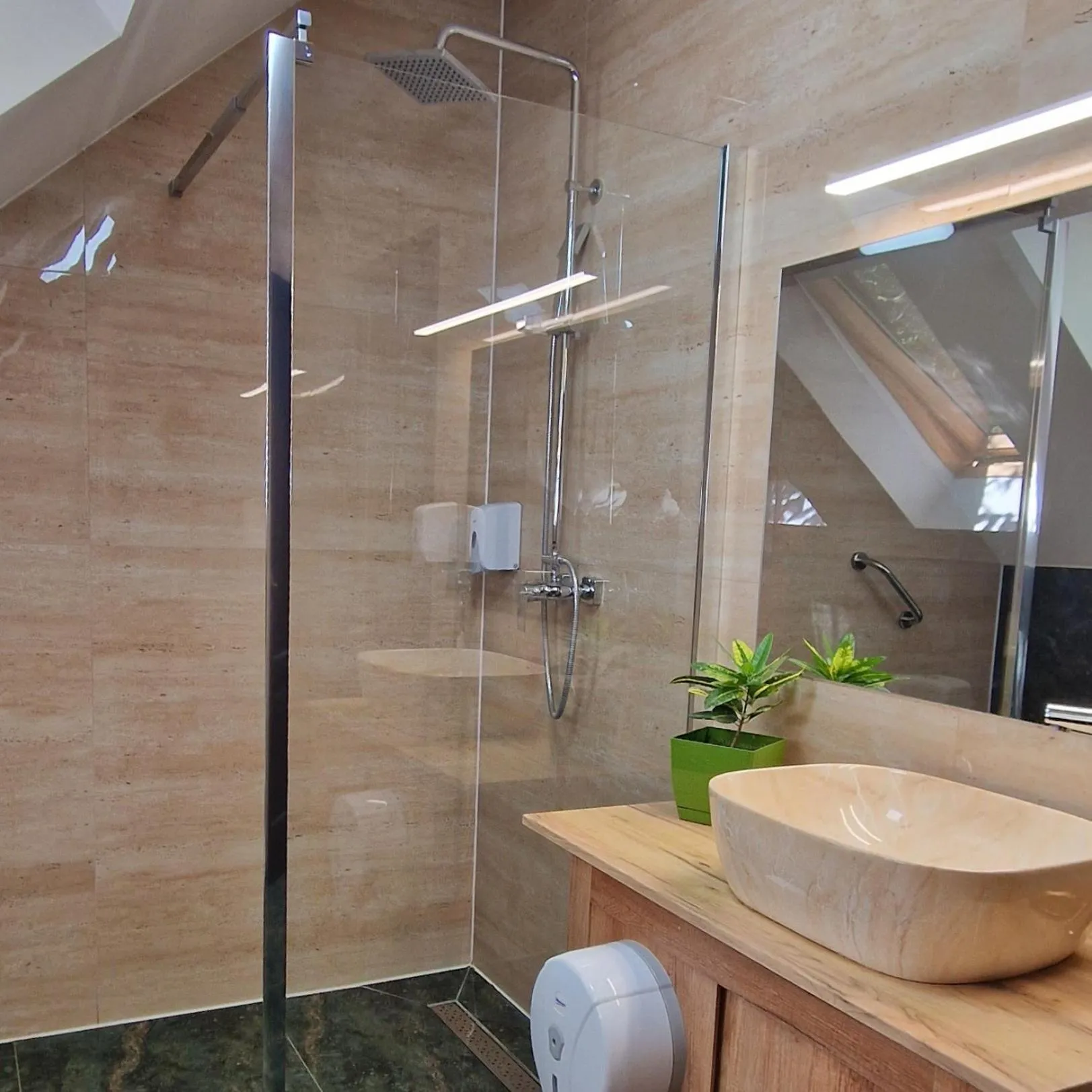 Bathroom in Provence Suceava