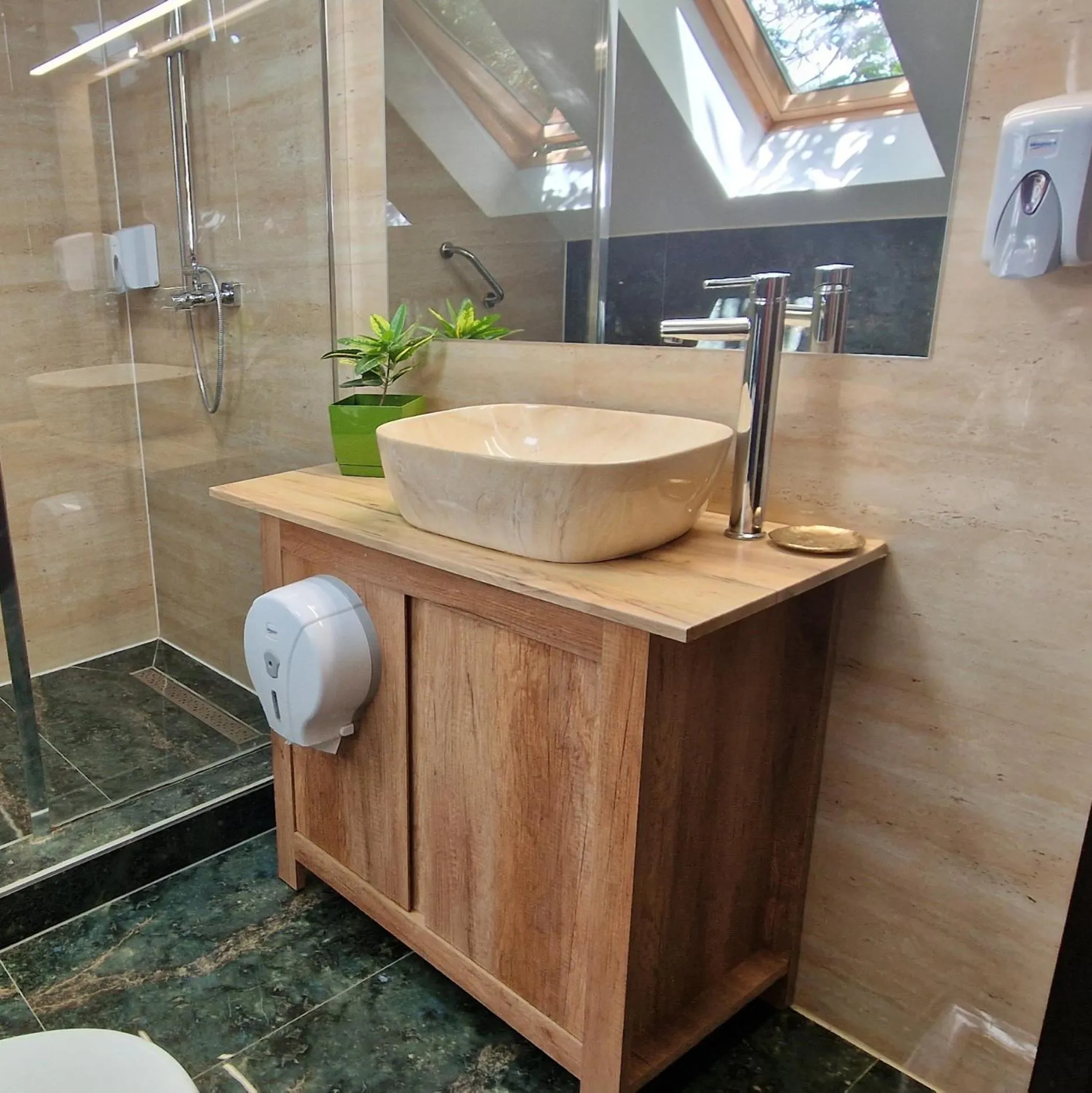 Bathroom in Provence Suceava