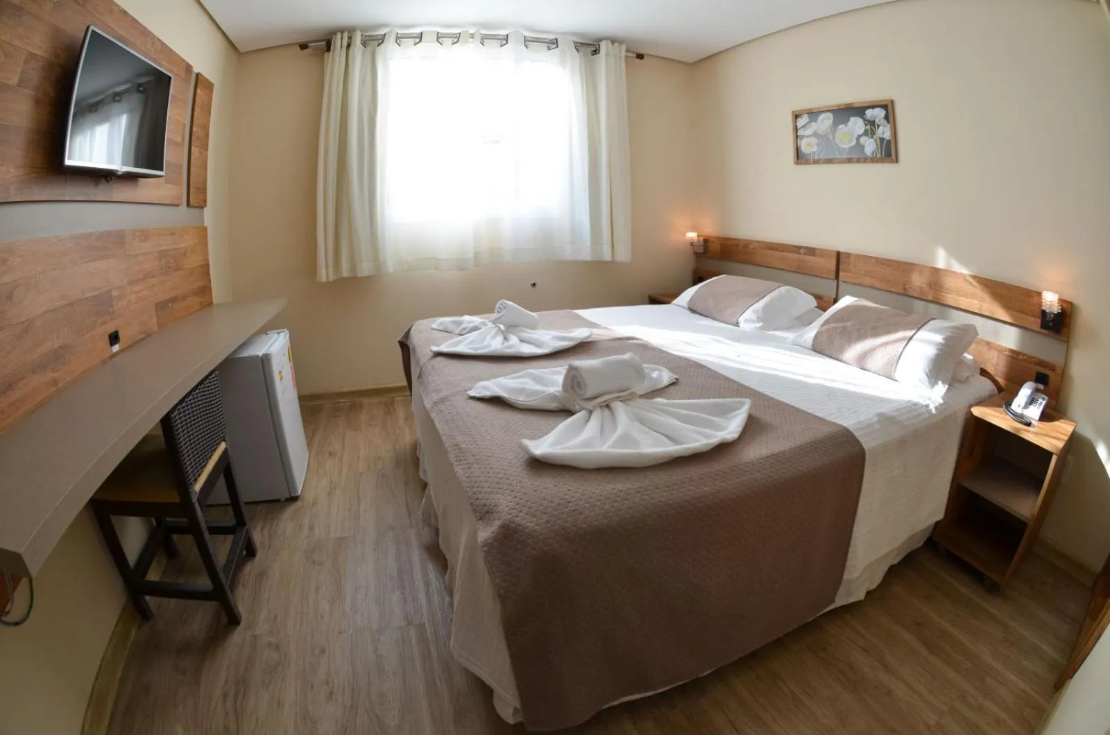 Photo of the whole room, Bed in Hotel Renascença