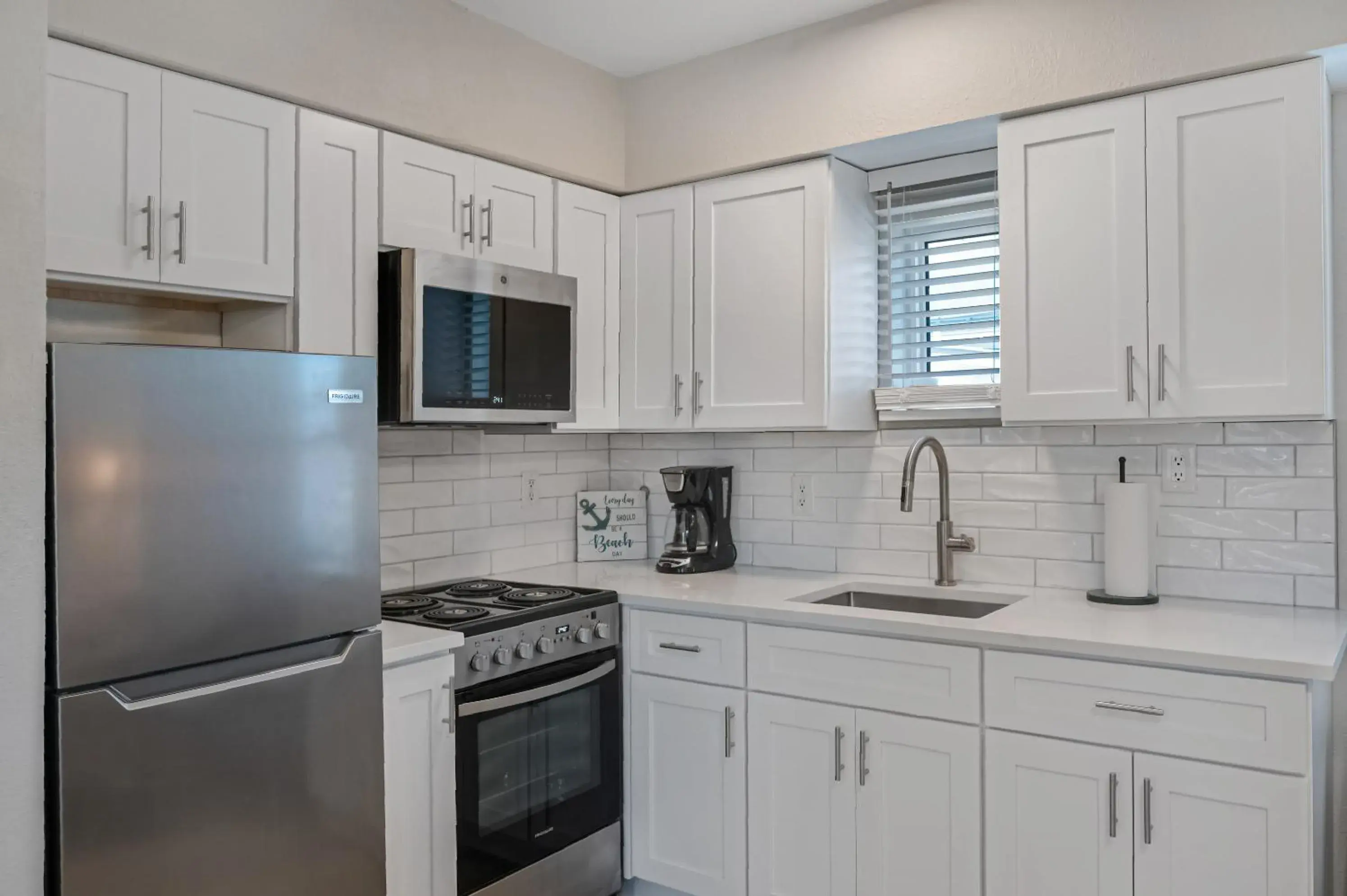 Beach Side Queen Studio Non Smoking in A Beach Retreat on Casey Key Beach Side Queen Studio Non Smoking in A Beach Retreat on Casey Key