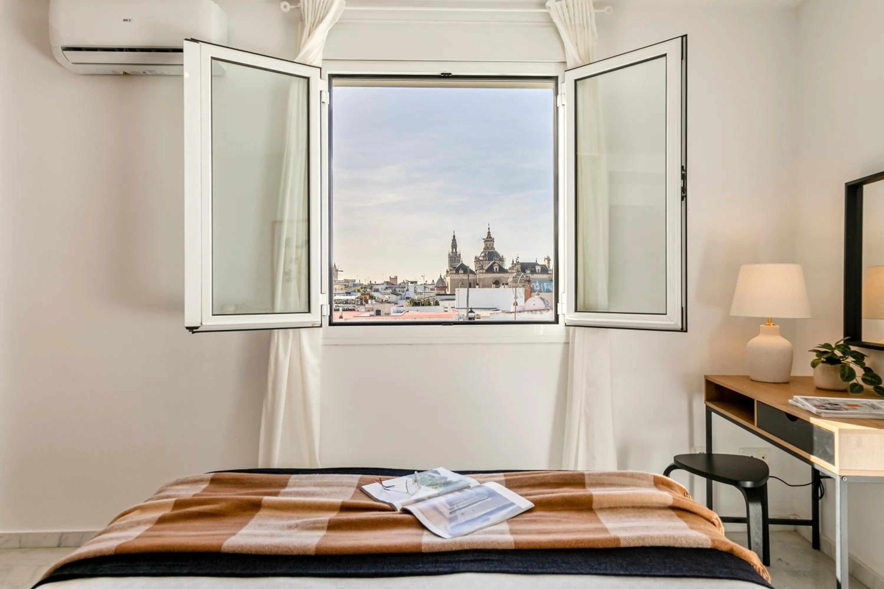 Bed in AvantiStays Las Setas, en el corazón de Sevilla y con vistas a La Giralda