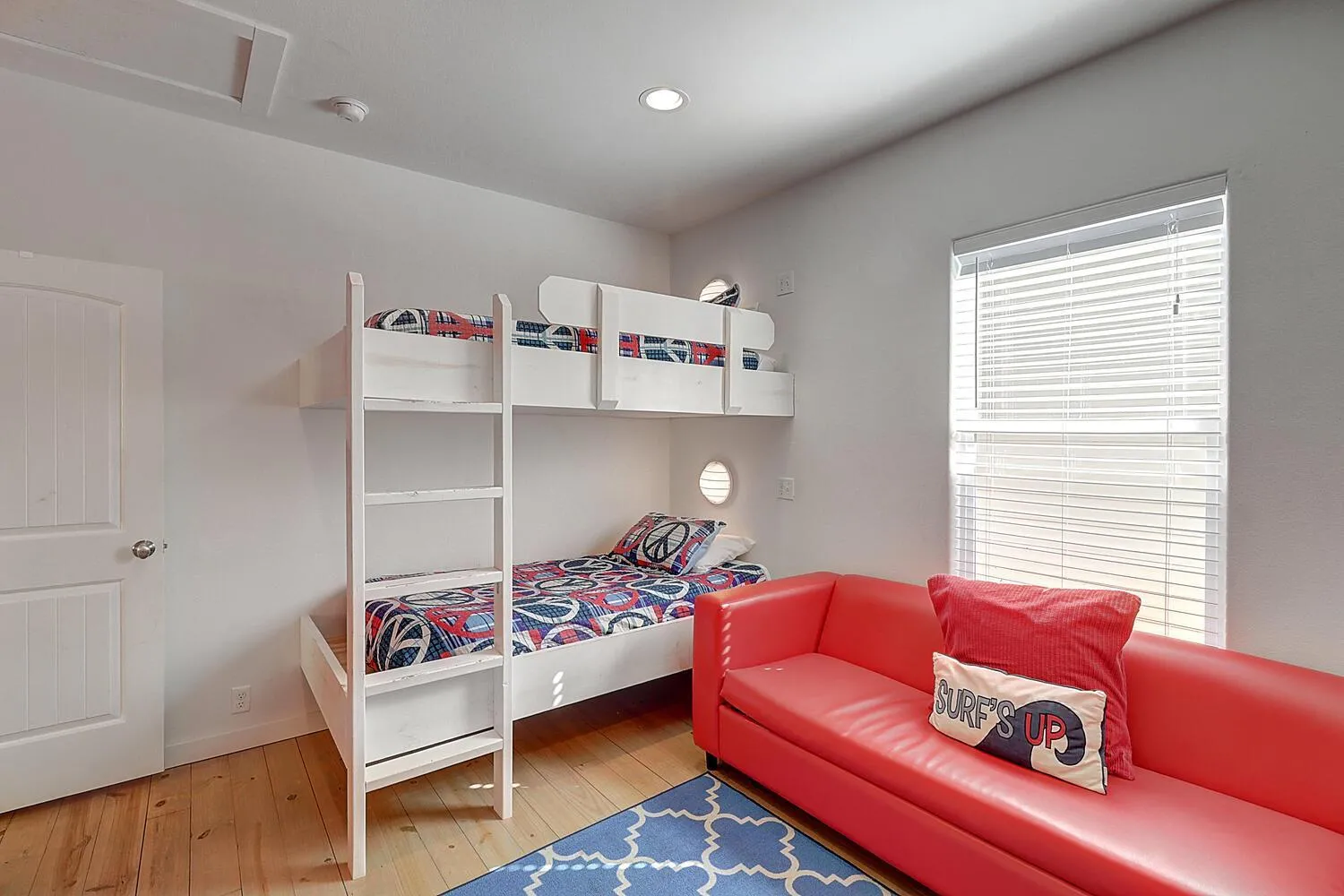 Bed in Cherry on Top OV27