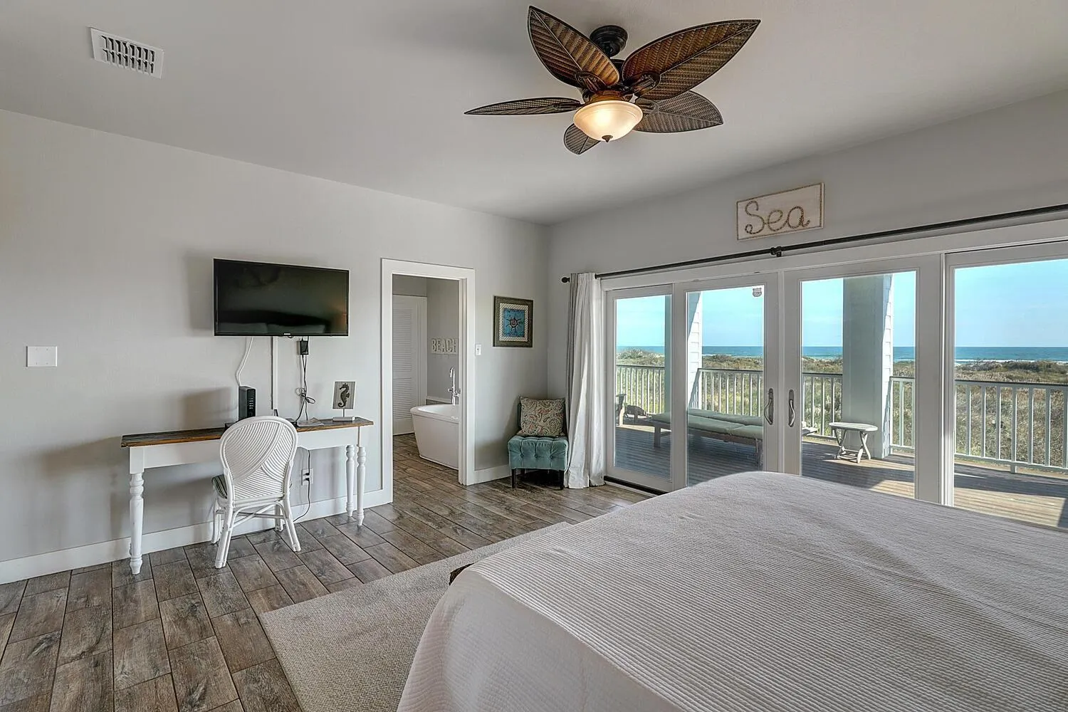 Other, Bed in The Pearl of Port A GW108