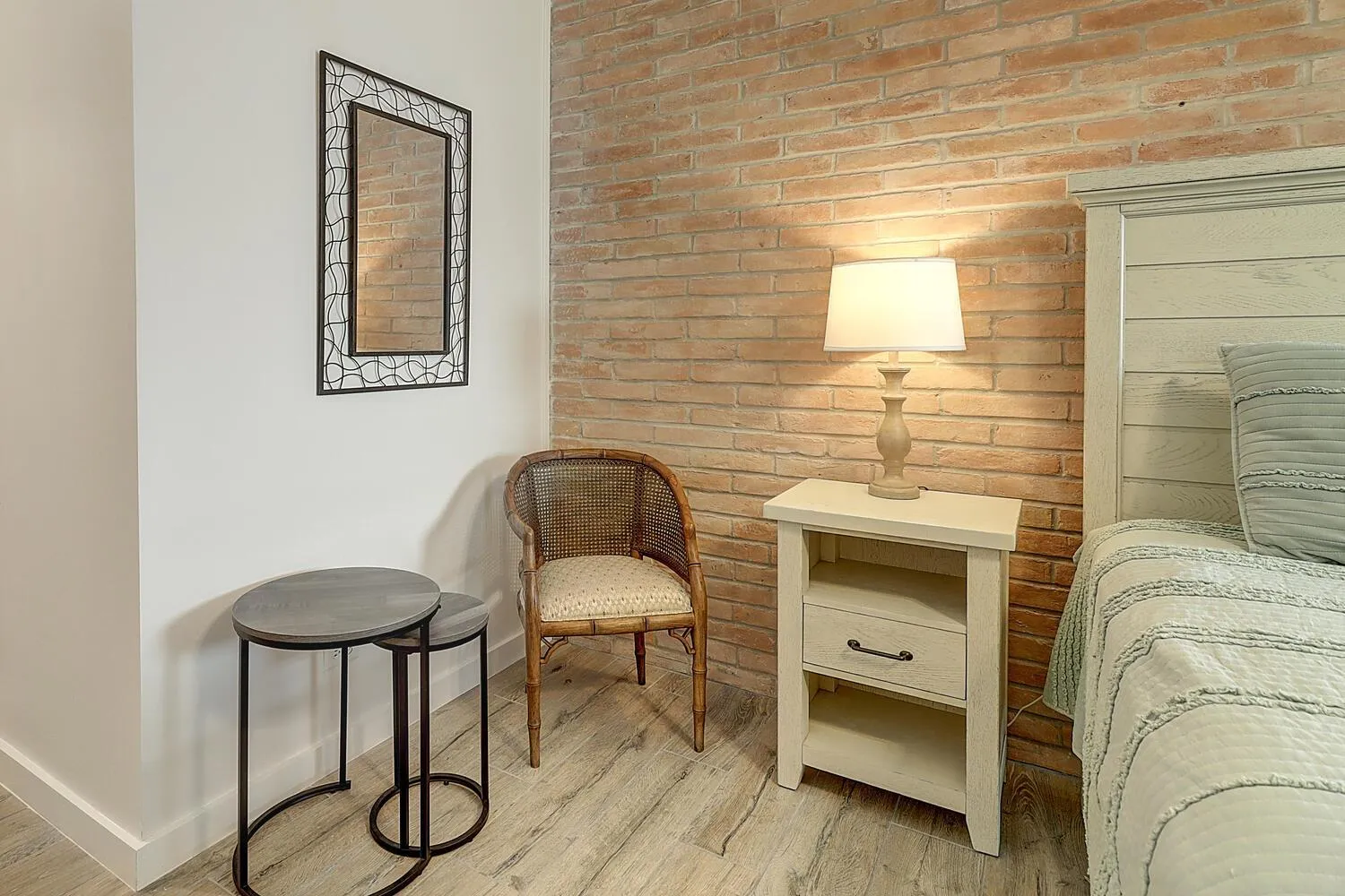 Other, Bed in Channelview CV216