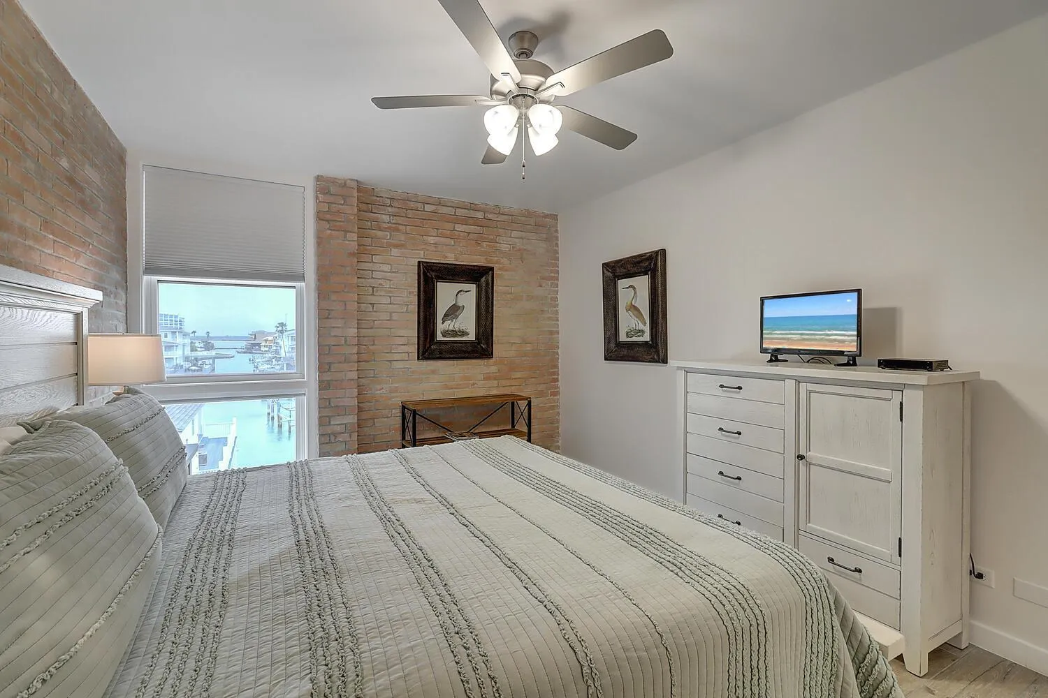 Bed in Channelview CV216