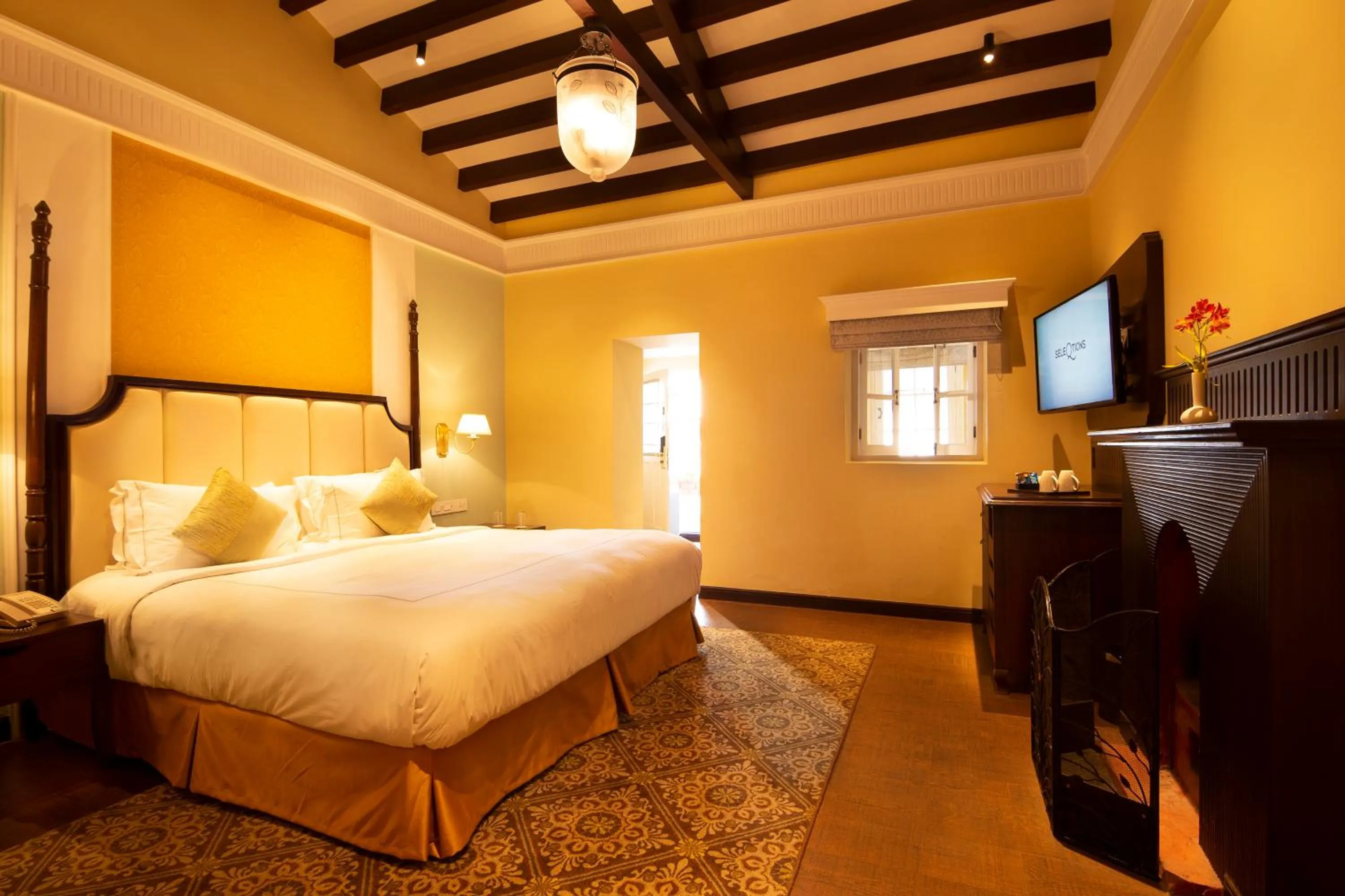 Bedroom, Bed in Savoy - IHCL SeleQtions