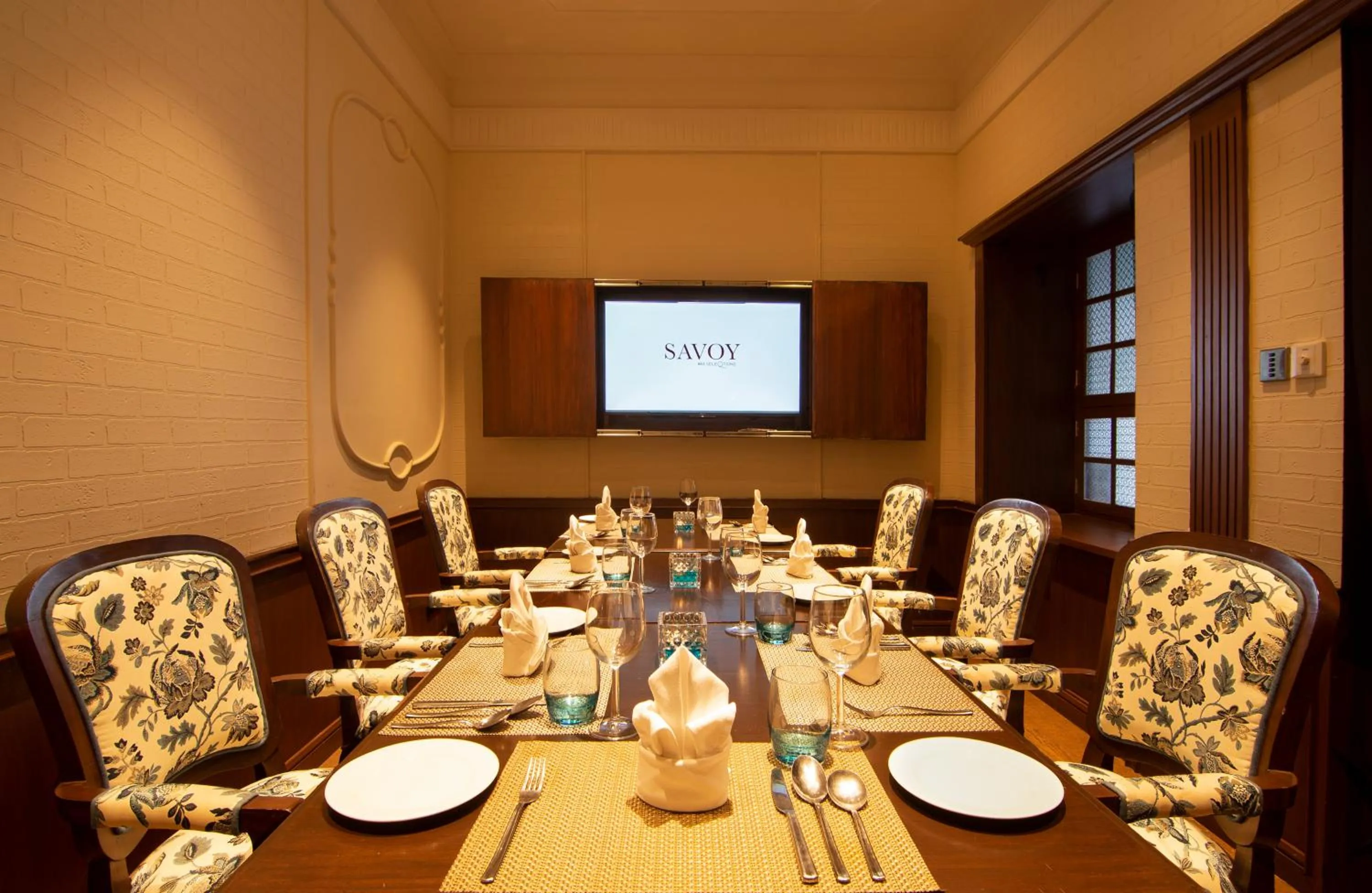 Restaurant/places to eat in Savoy - IHCL SeleQtions