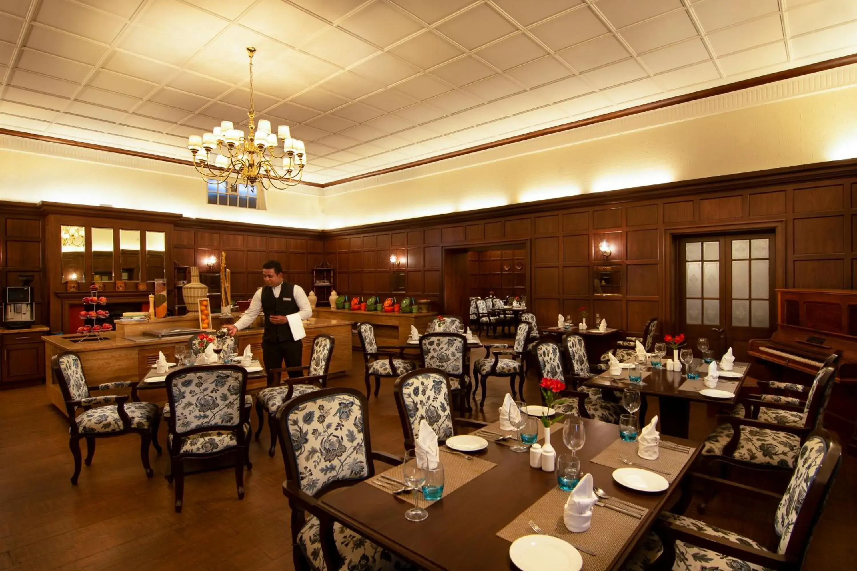 Restaurant/places to eat in Savoy - IHCL SeleQtions Restaurant/places to eat in Savoy - IHCL SeleQtions