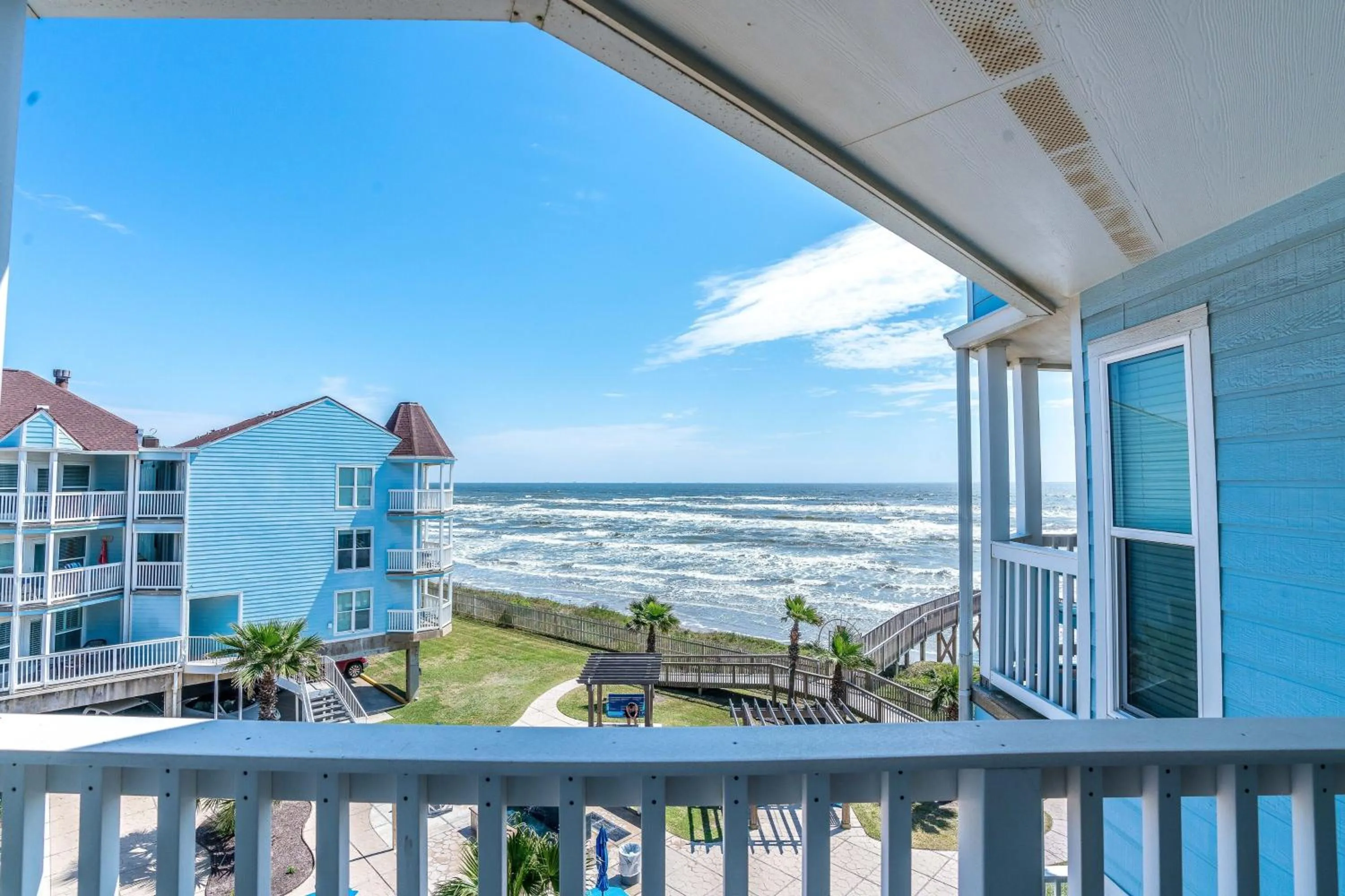 Balcony/Terrace in Steps to Pool and BeachAmazing Views from Two Balconies