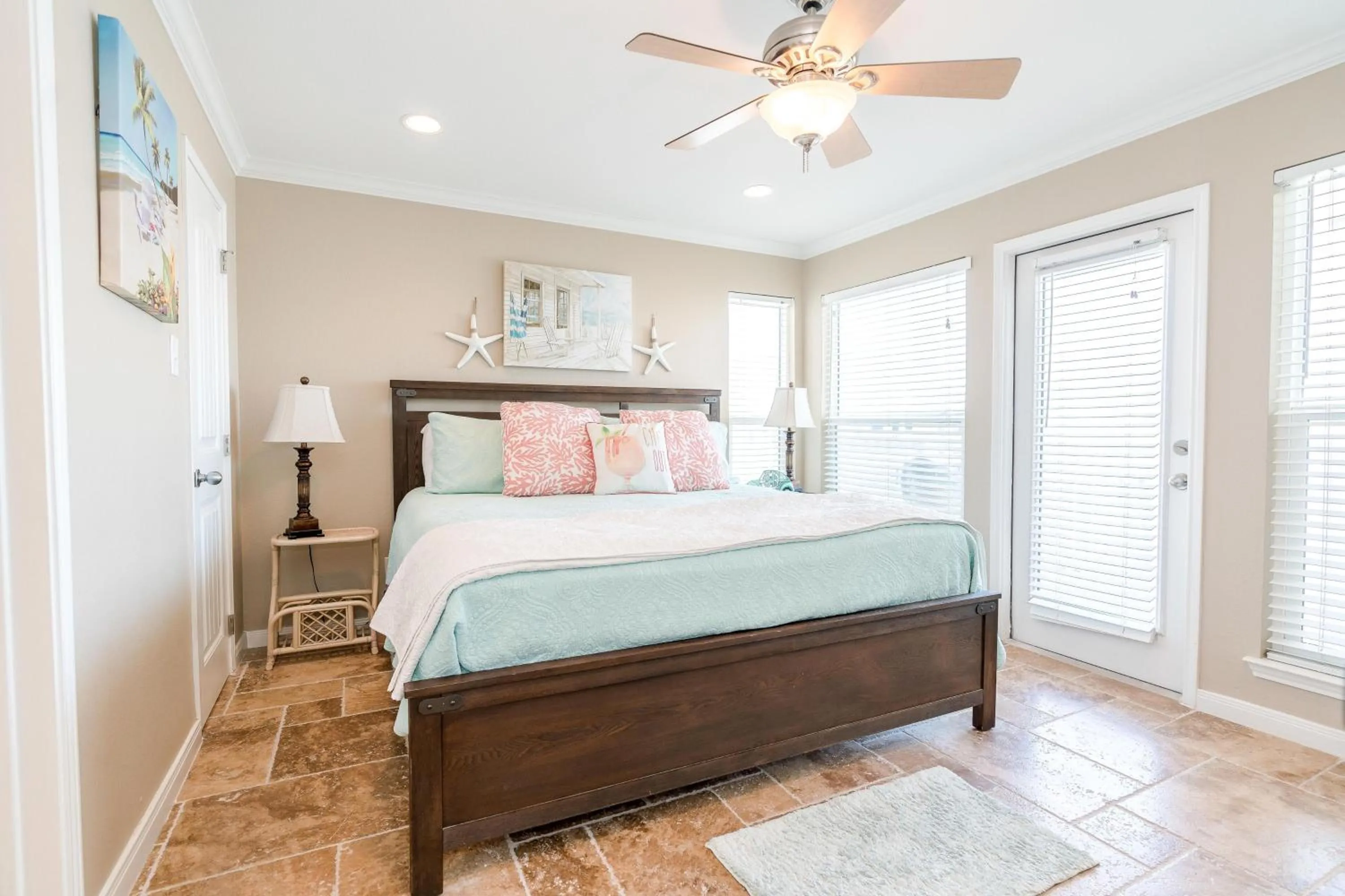 Bed in Steps to Pool and BeachAmazing Views from Two Balconies