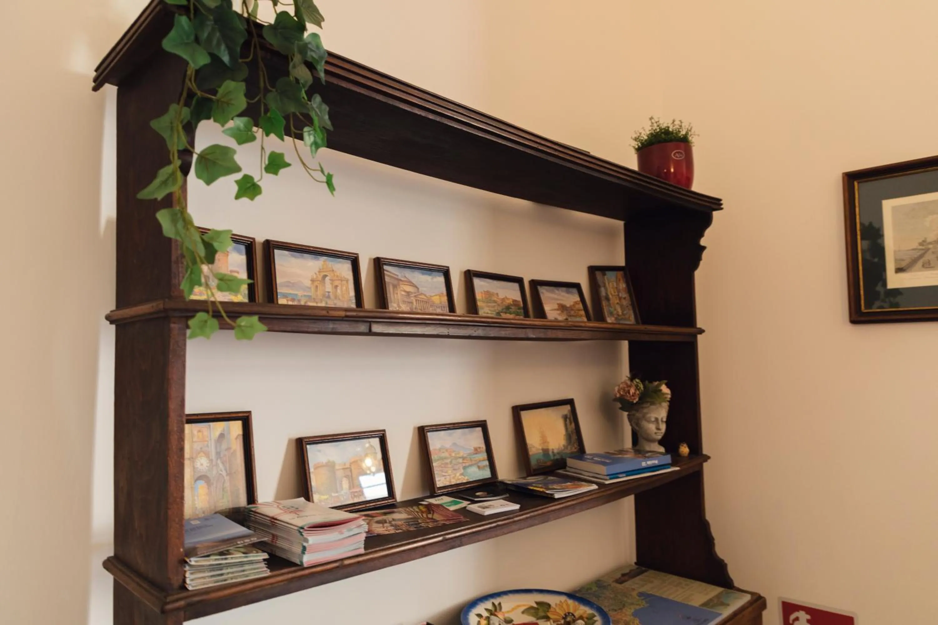 Decorative detail in Relais CuoreNapoletano