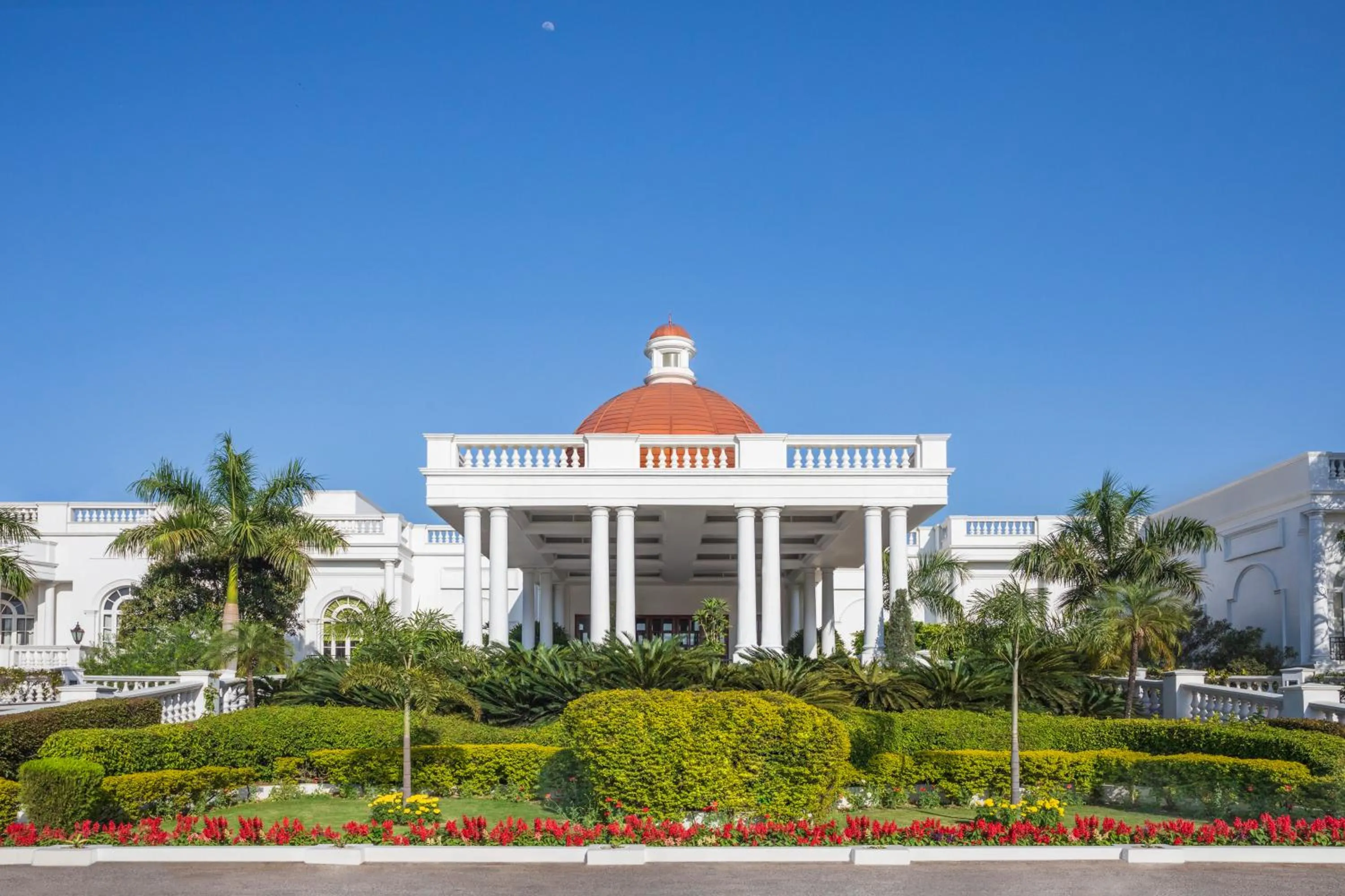 Property building in Taj Mahal Lucknow