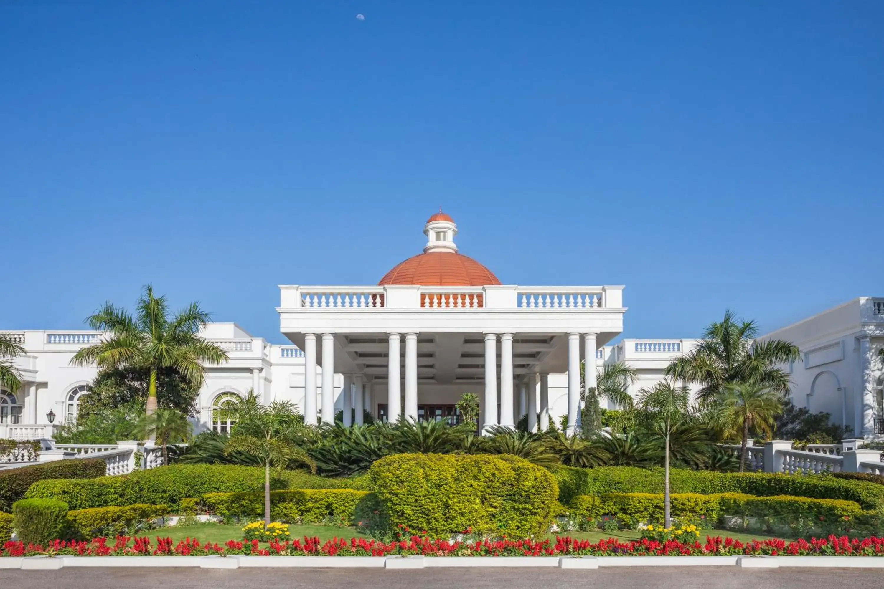 Property building in Taj Mahal Lucknow Property building in Taj Mahal Lucknow