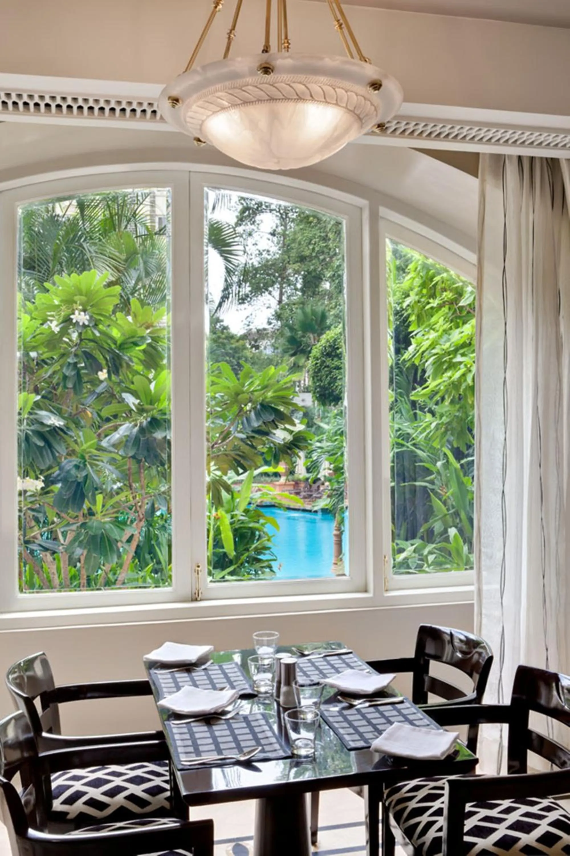 Restaurant/places to eat in The Taj Mahal Tower, Mumbai