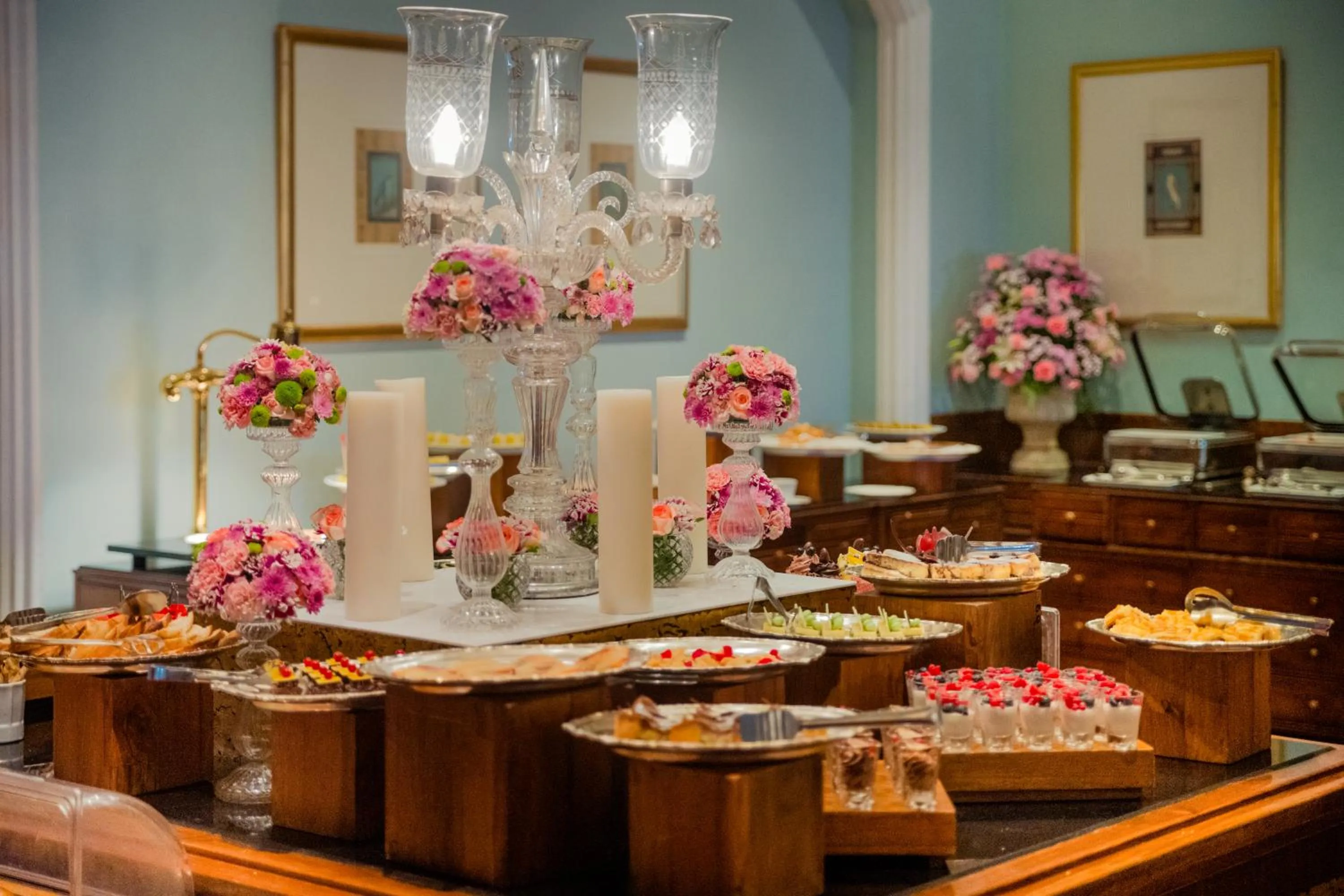 Restaurant/places to eat in The Taj Mahal Tower, Mumbai