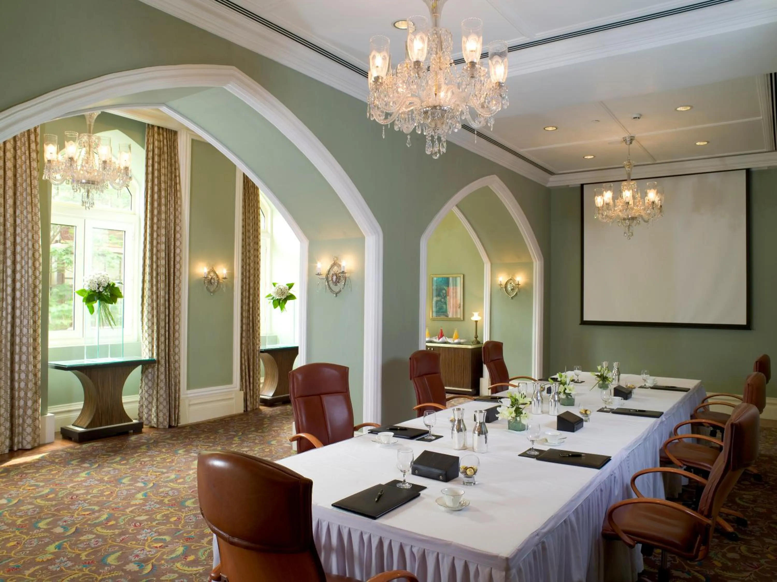 Business facilities in The Taj Mahal Tower, Mumbai