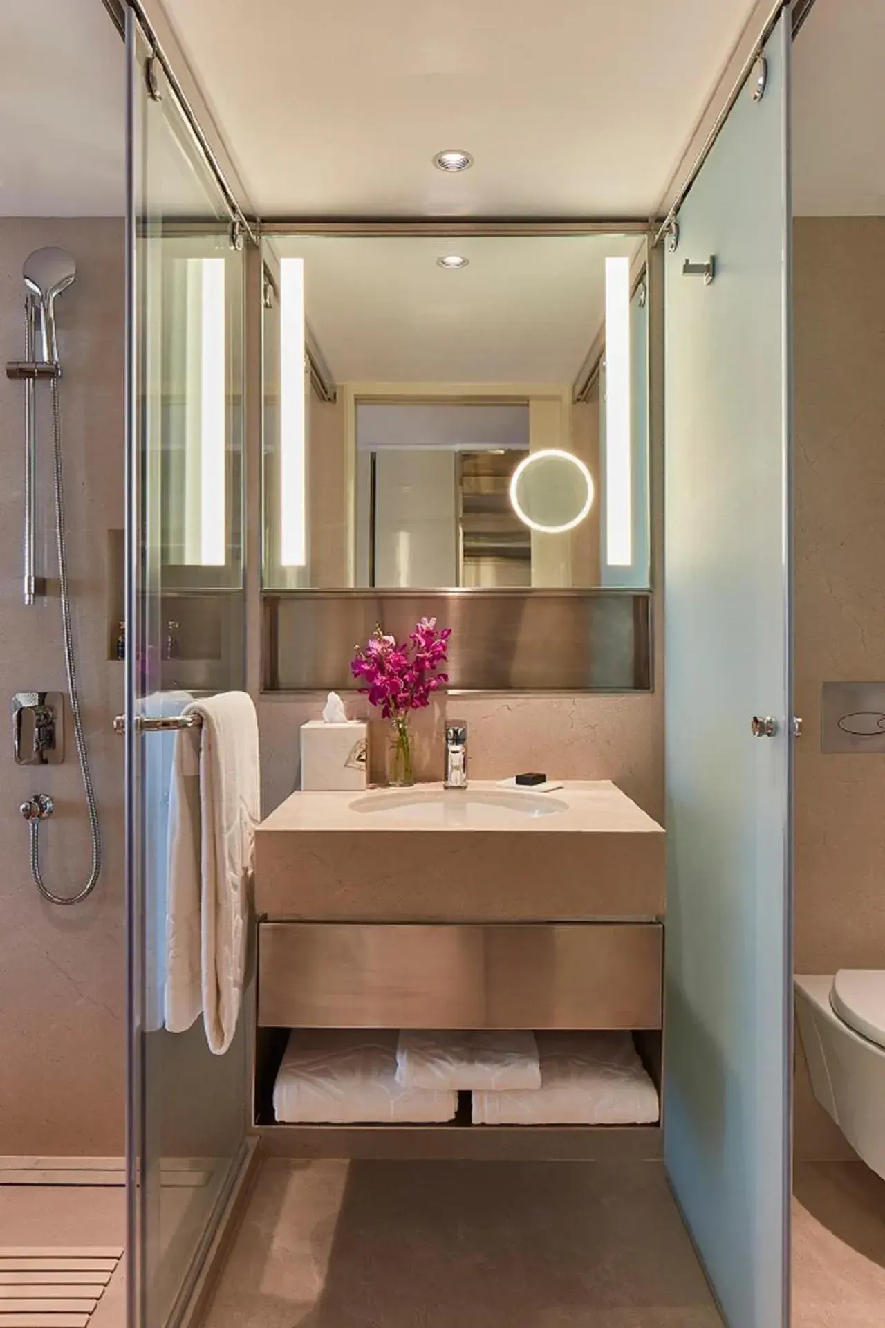 Superior Room Sea View King Bed - single occupancy in The Taj Mahal Tower, Mumbai Superior Room Sea View King Bed - single occupancy in The Taj Mahal Tower, Mumbai