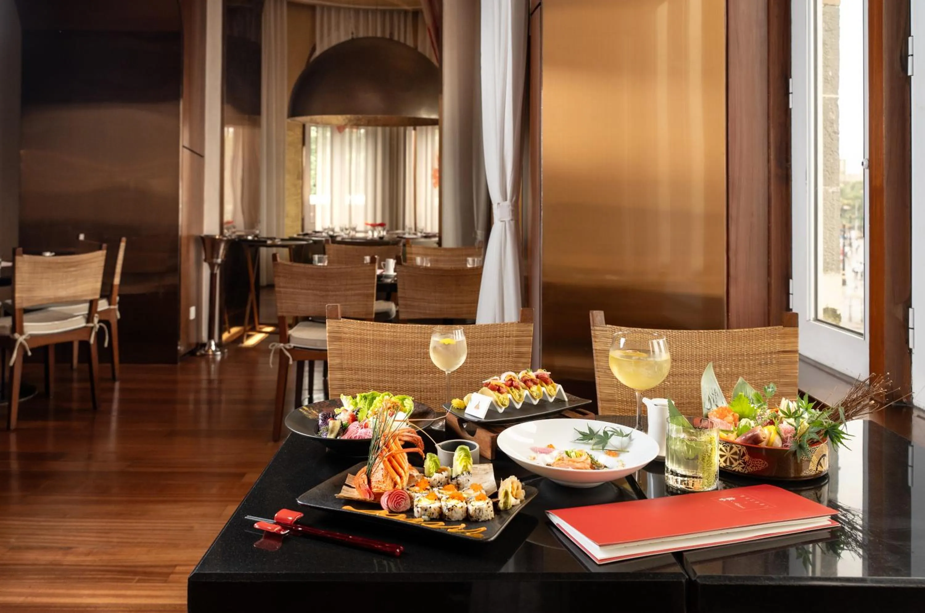 Restaurant/places to eat in The Taj Mahal Tower, Mumbai