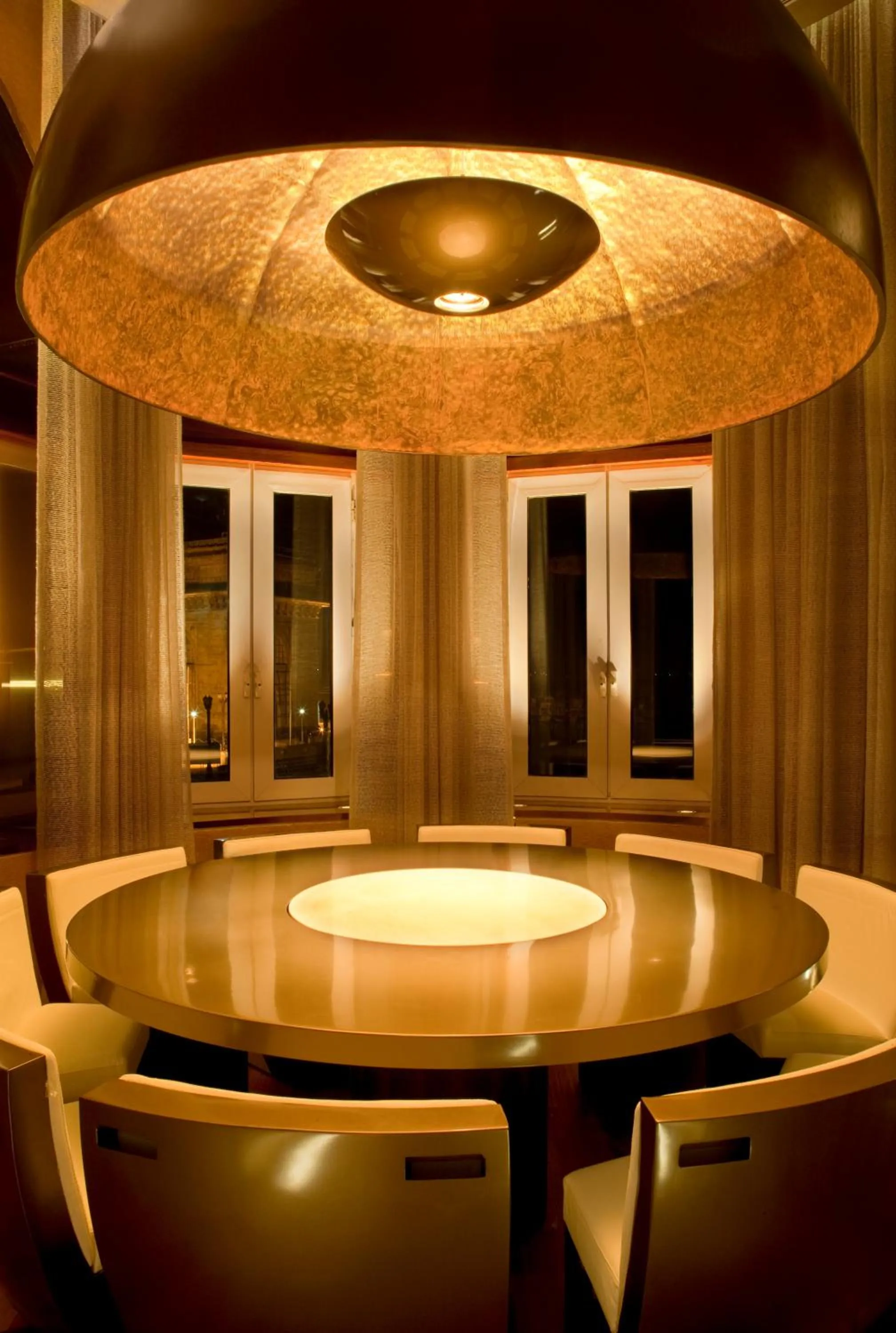 Restaurant/places to eat in The Taj Mahal Tower, Mumbai