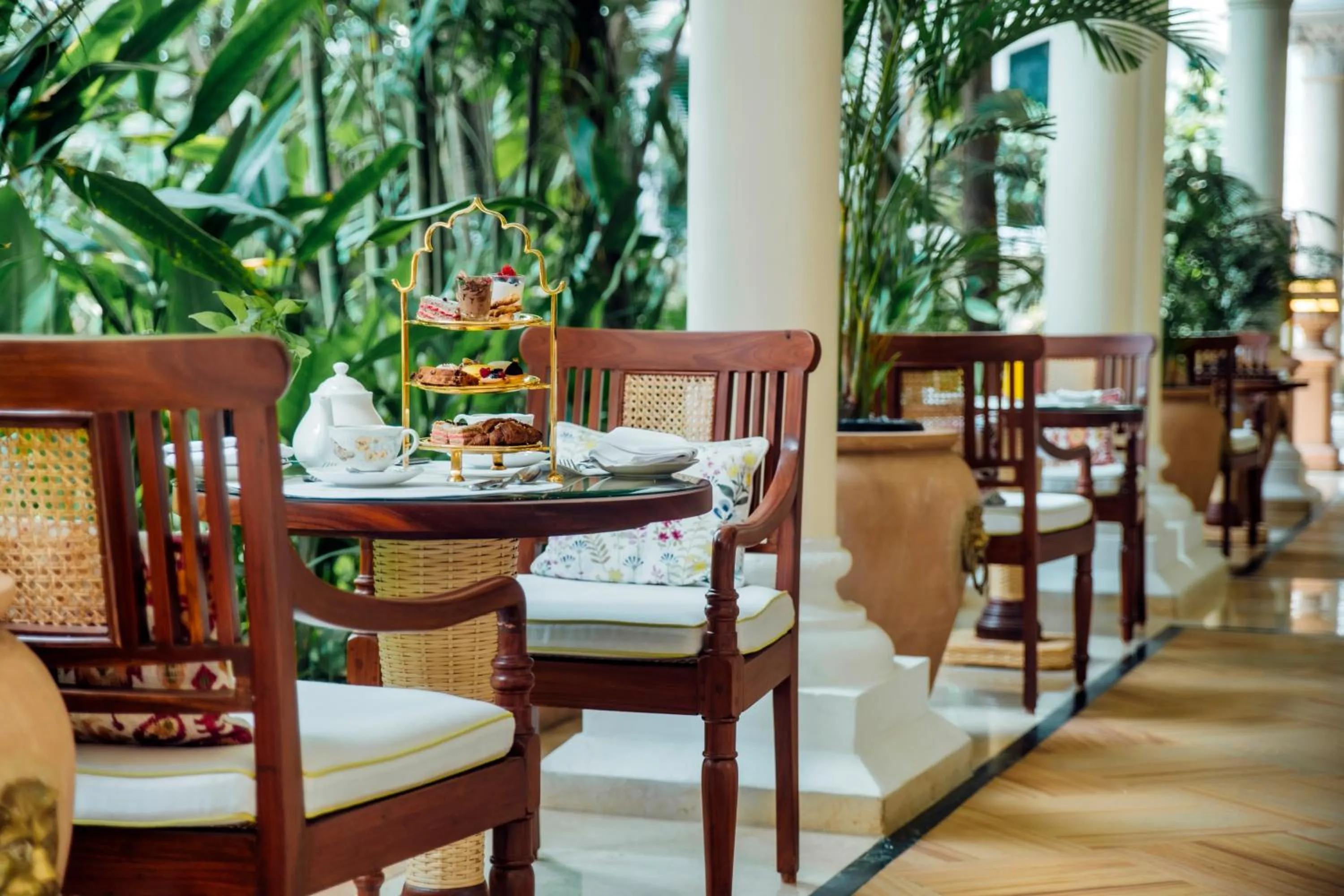 Restaurant/places to eat in The Taj Mahal Tower, Mumbai