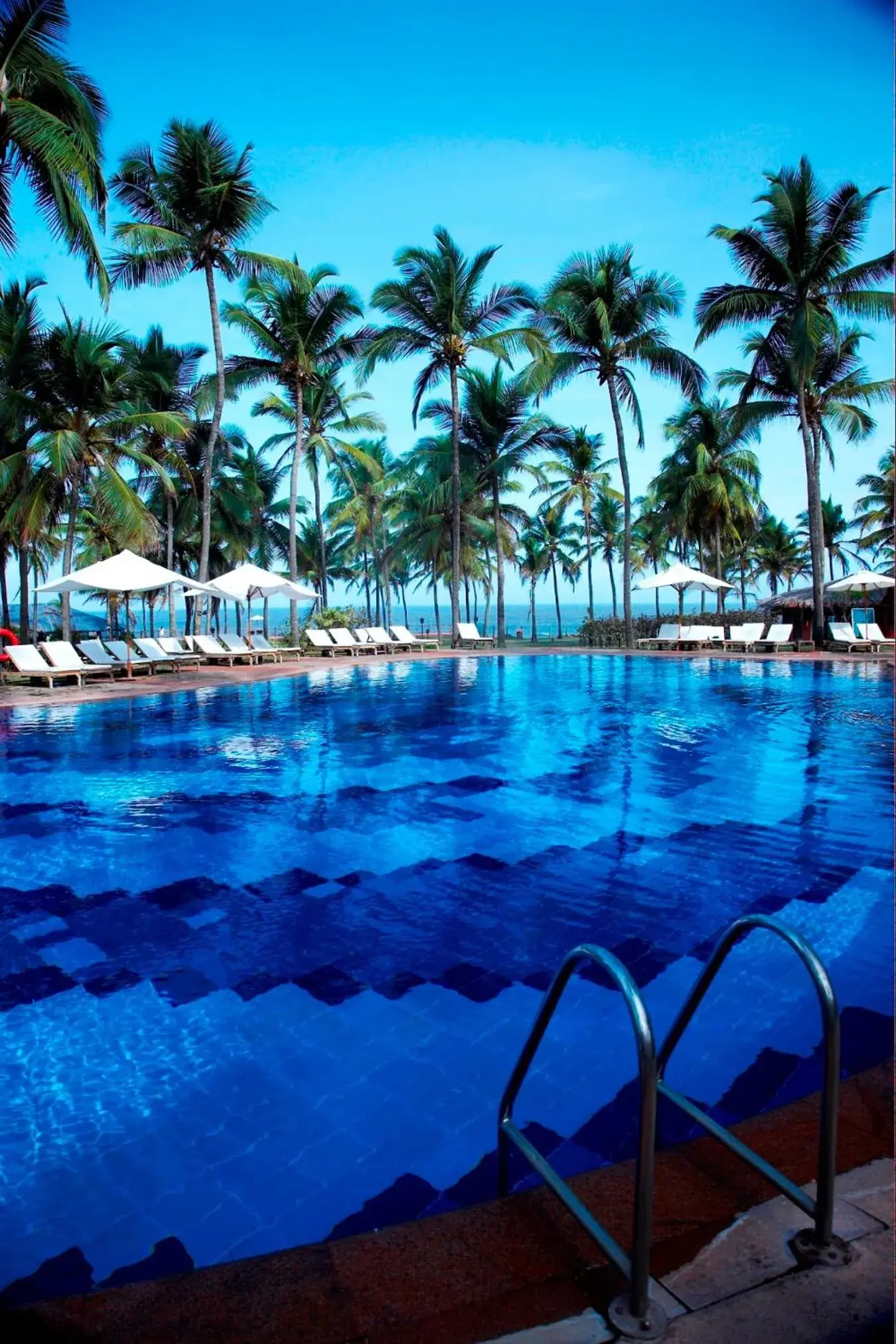 Swimming pool in Taj Holiday Village Resort & Spa, Goa Swimming pool in Taj Holiday Village Resort & Spa, Goa