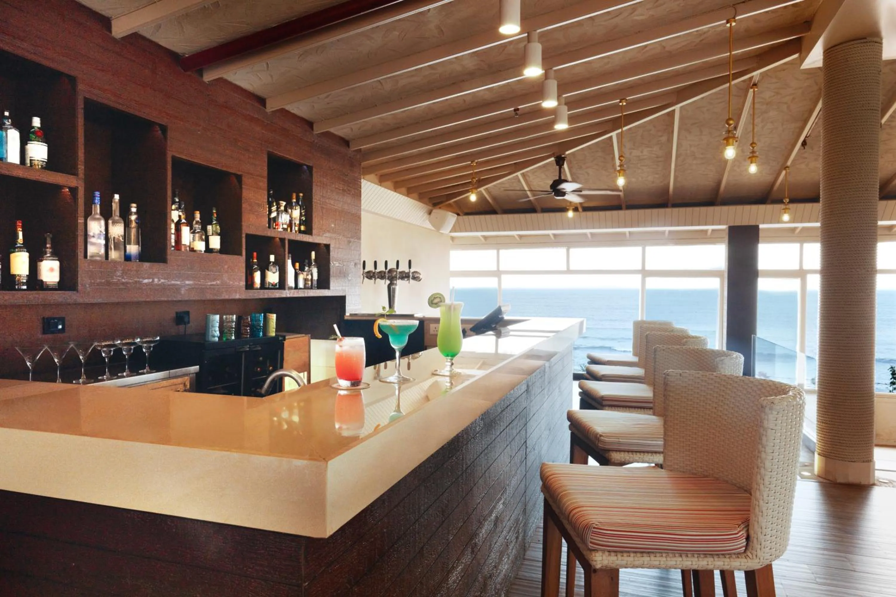 Lounge or bar in Taj Fort Aguada Resort & Spa, Goa