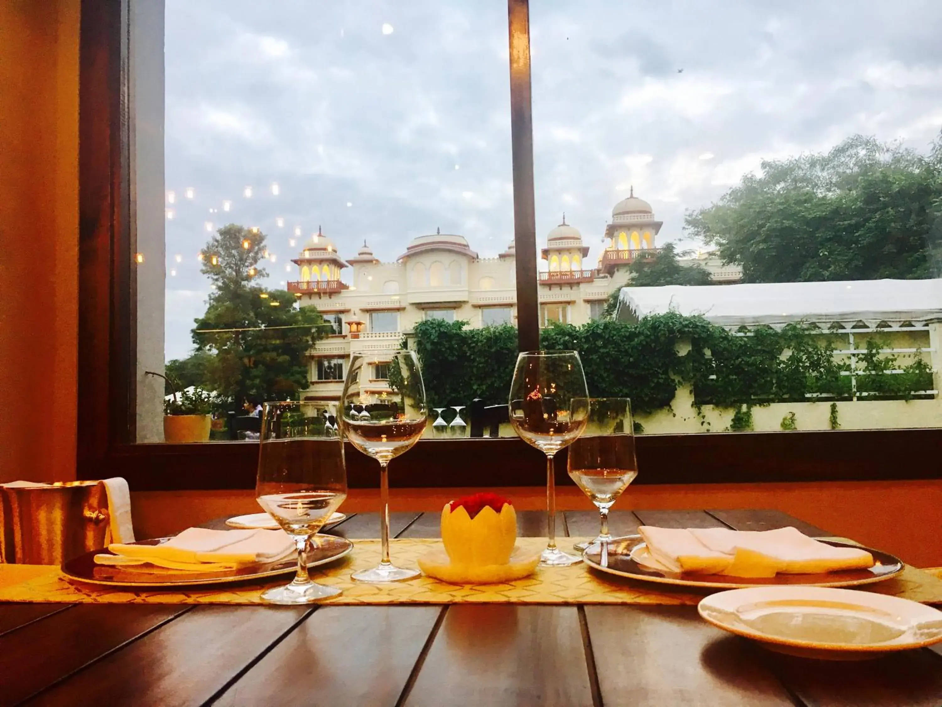 Restaurant/places to eat in Jai Mahal Palace Restaurant/places to eat in Jai Mahal Palace