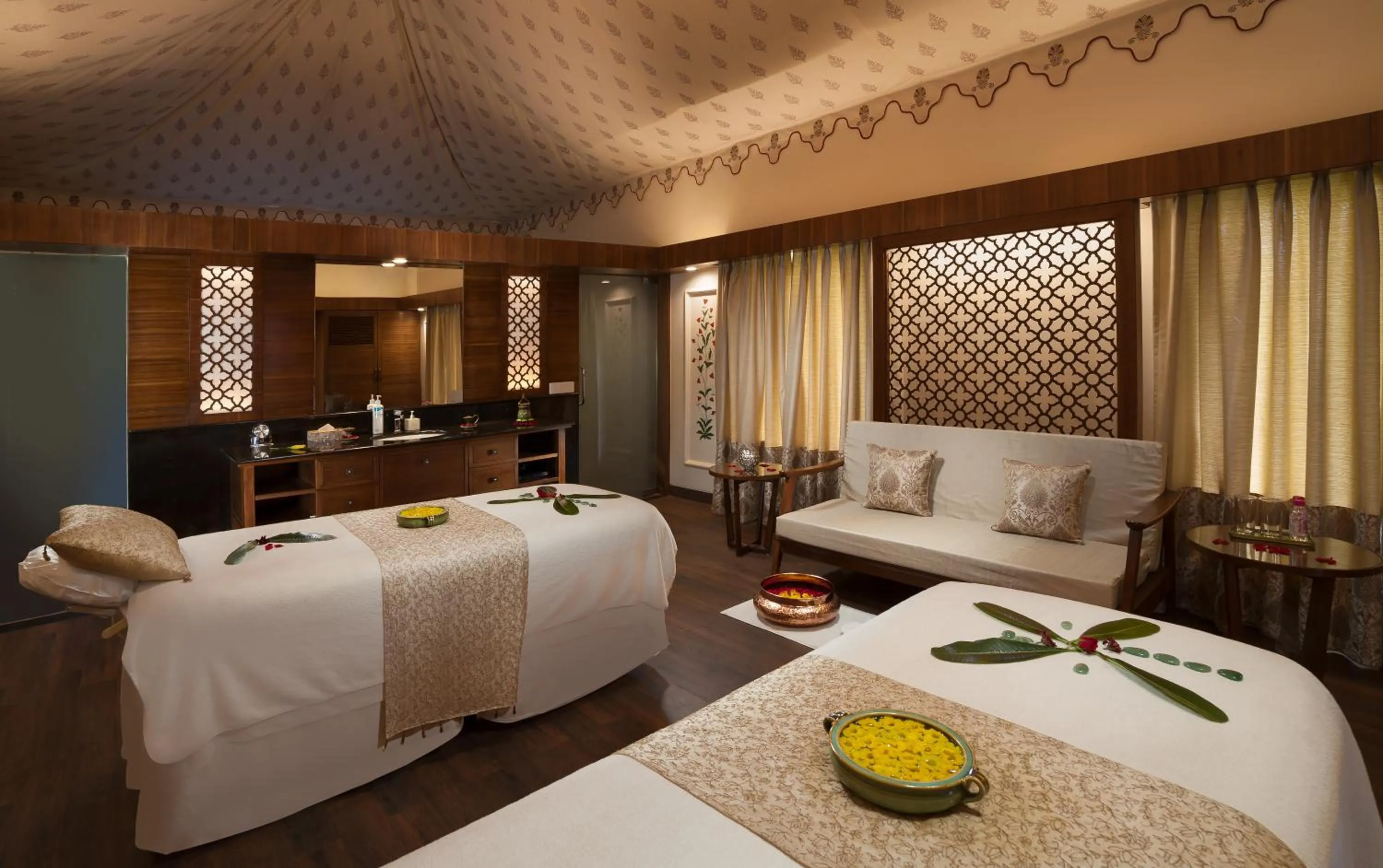 Spa and wellness centre/facilities, Bed in Jai Mahal Palace