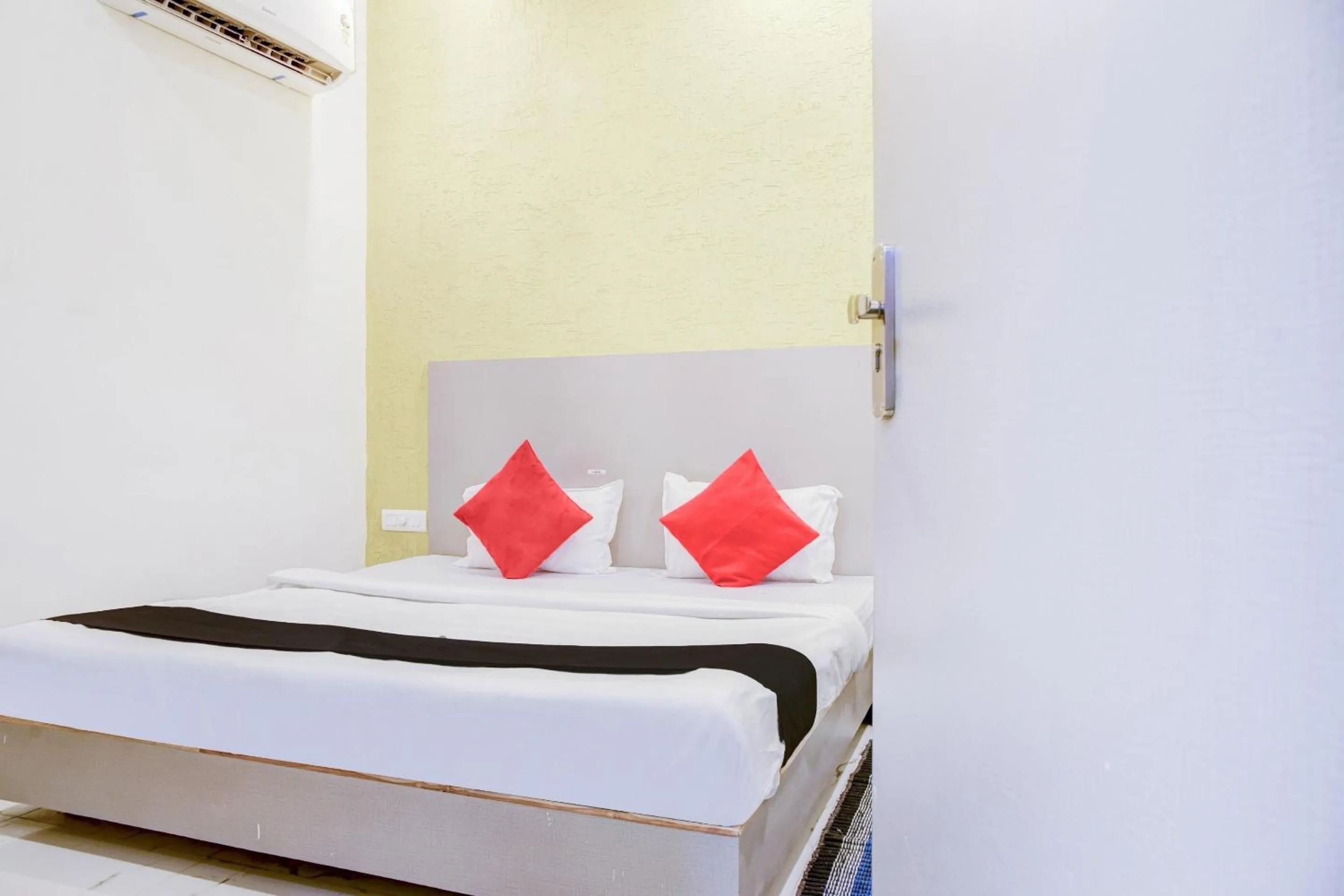 Bedroom, Bed in Super Hotel O Bine Venue