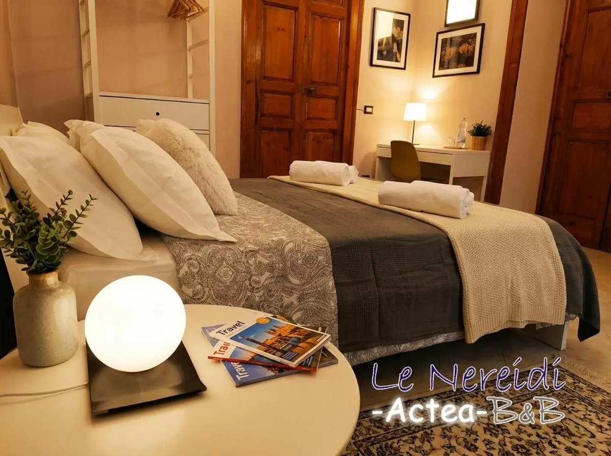 Bathroom, Bed in Le Nereidi b&b Acireale Centro