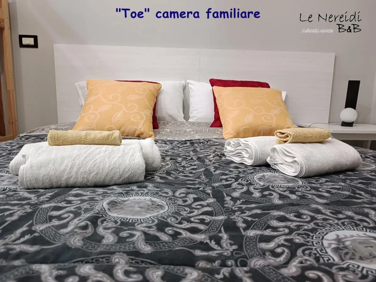 Property building, Bed in Le Nereidi b&b Acireale Centro