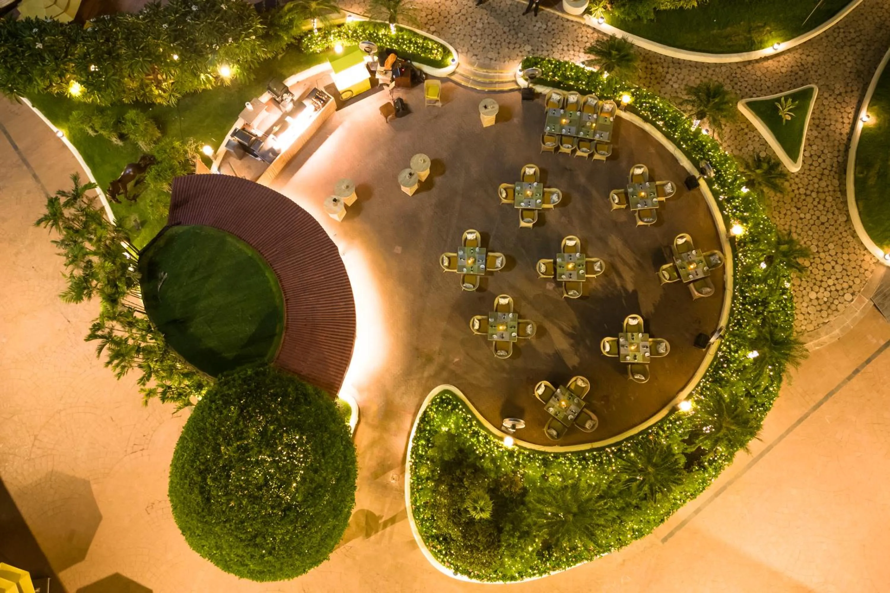 Restaurant/places to eat in Taj Lands End