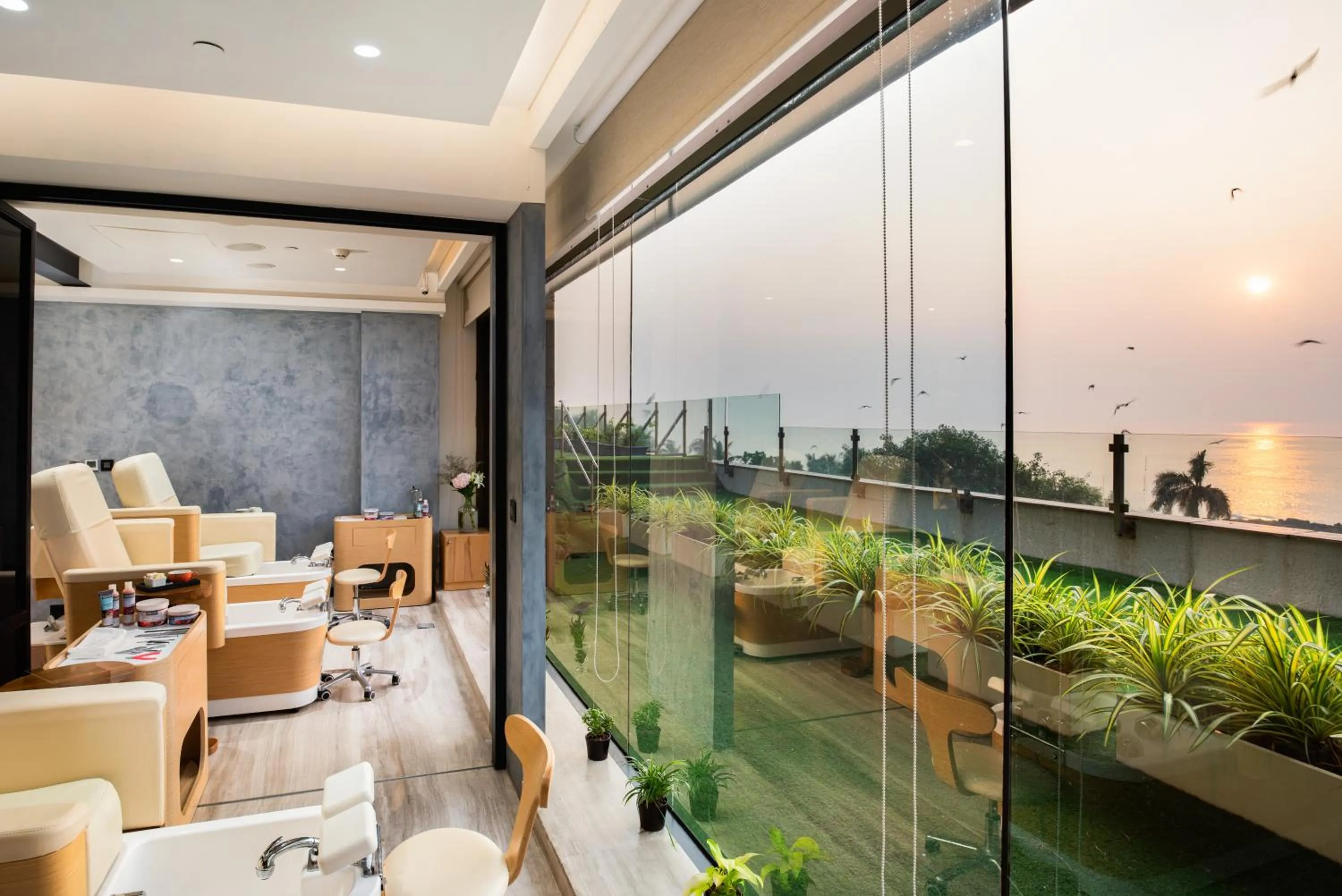 hair dresser in Taj Lands End