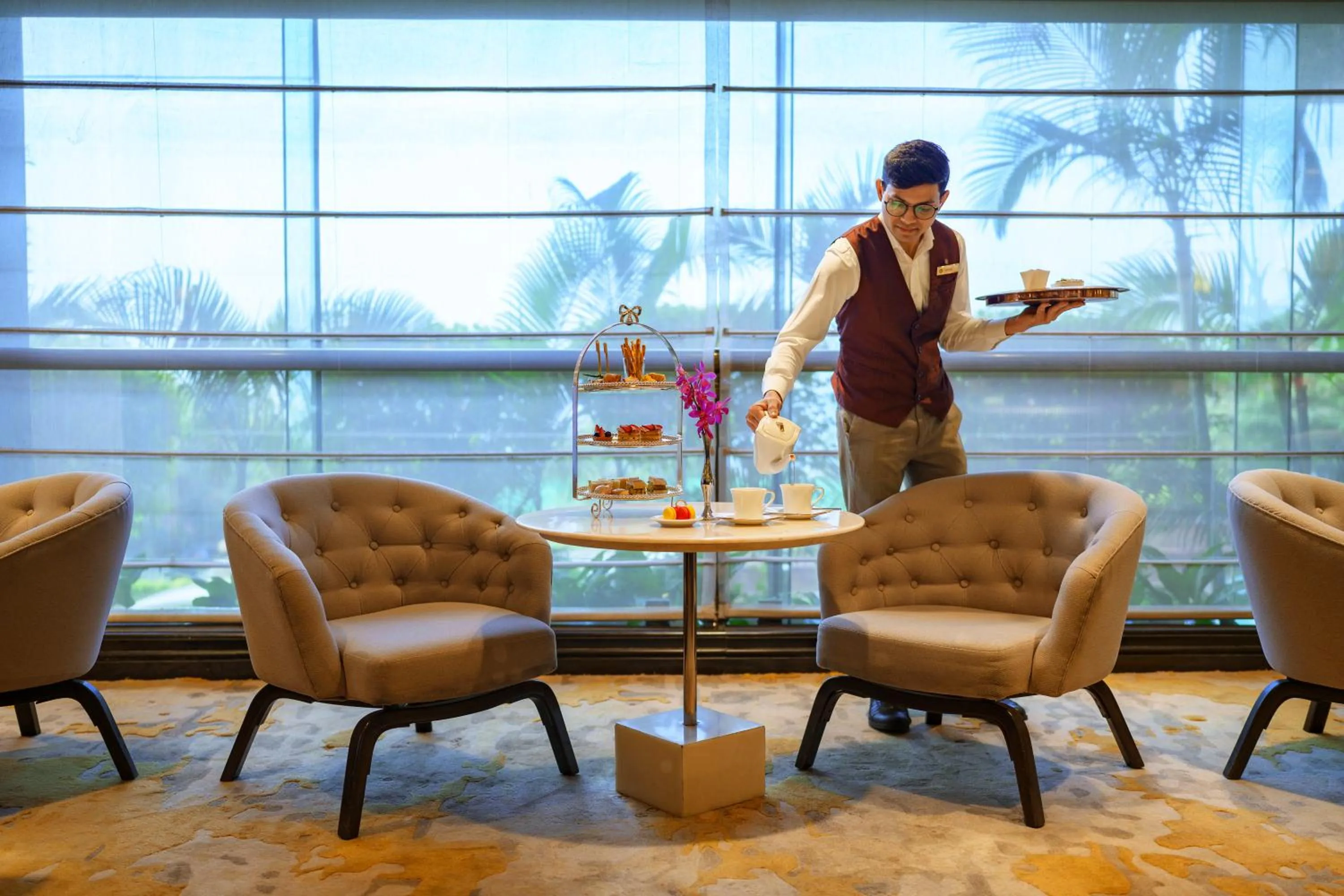 Restaurant/places to eat in Taj Lands End