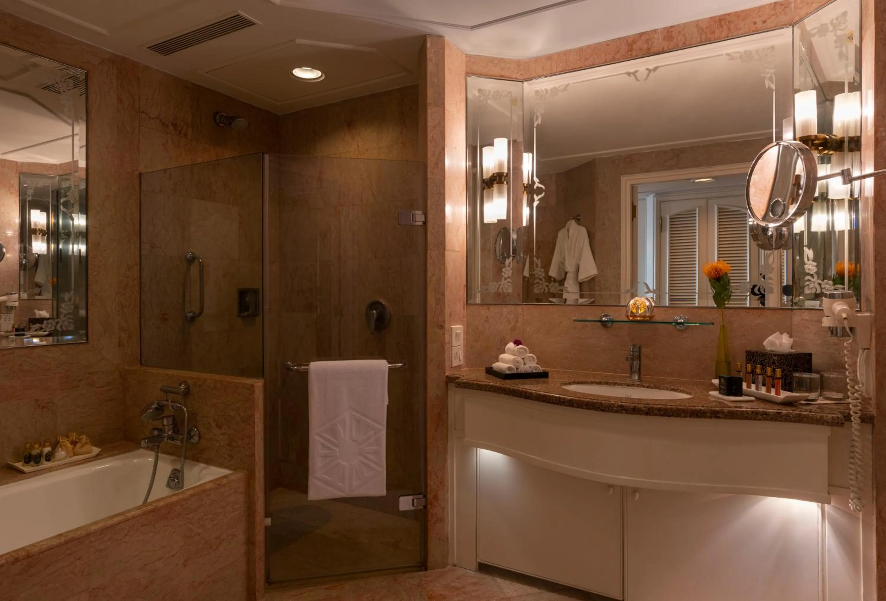 Shower in Taj Lands End