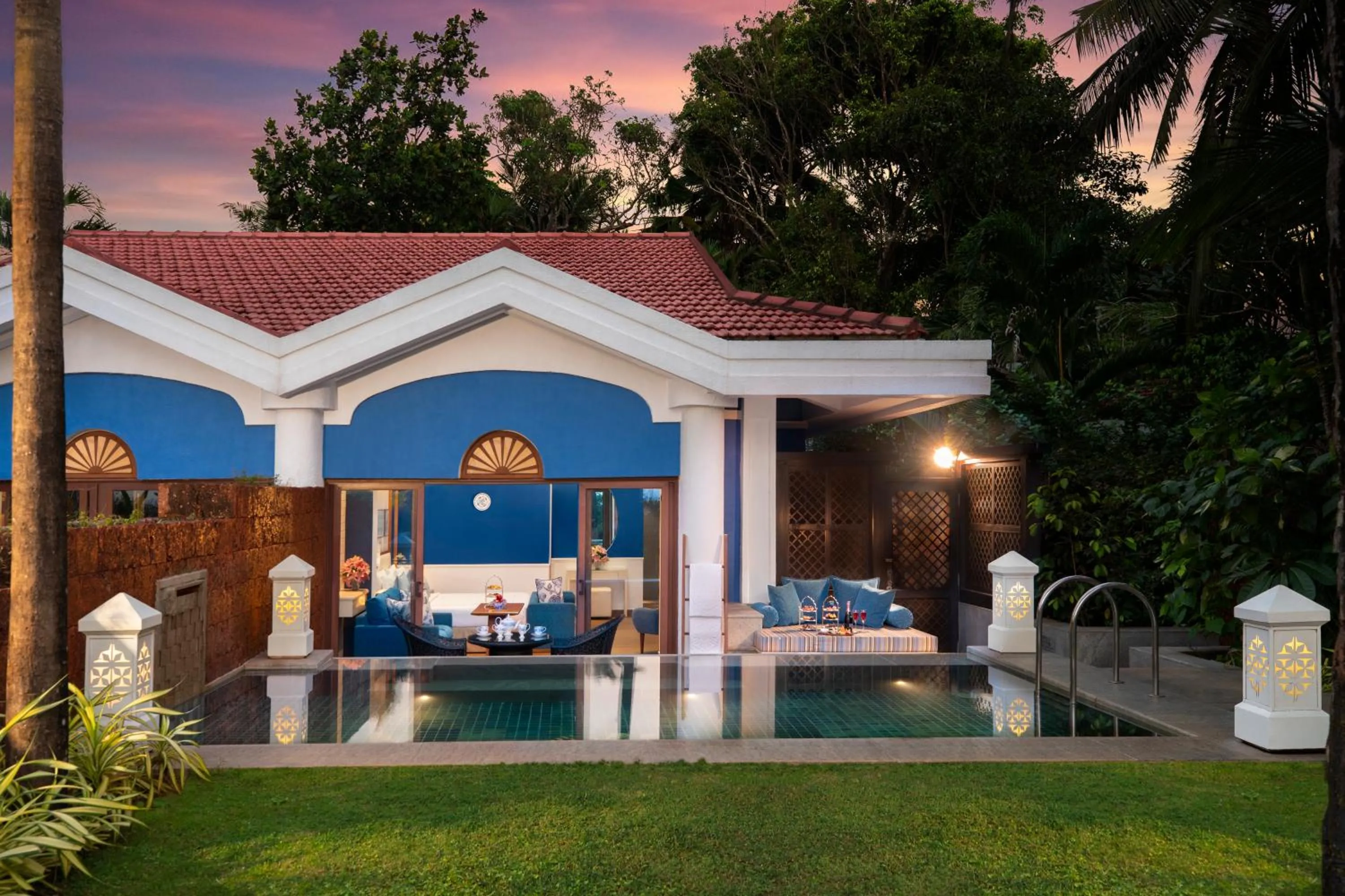 Swimming pool in Taj Exotica Resort & Spa, Goa