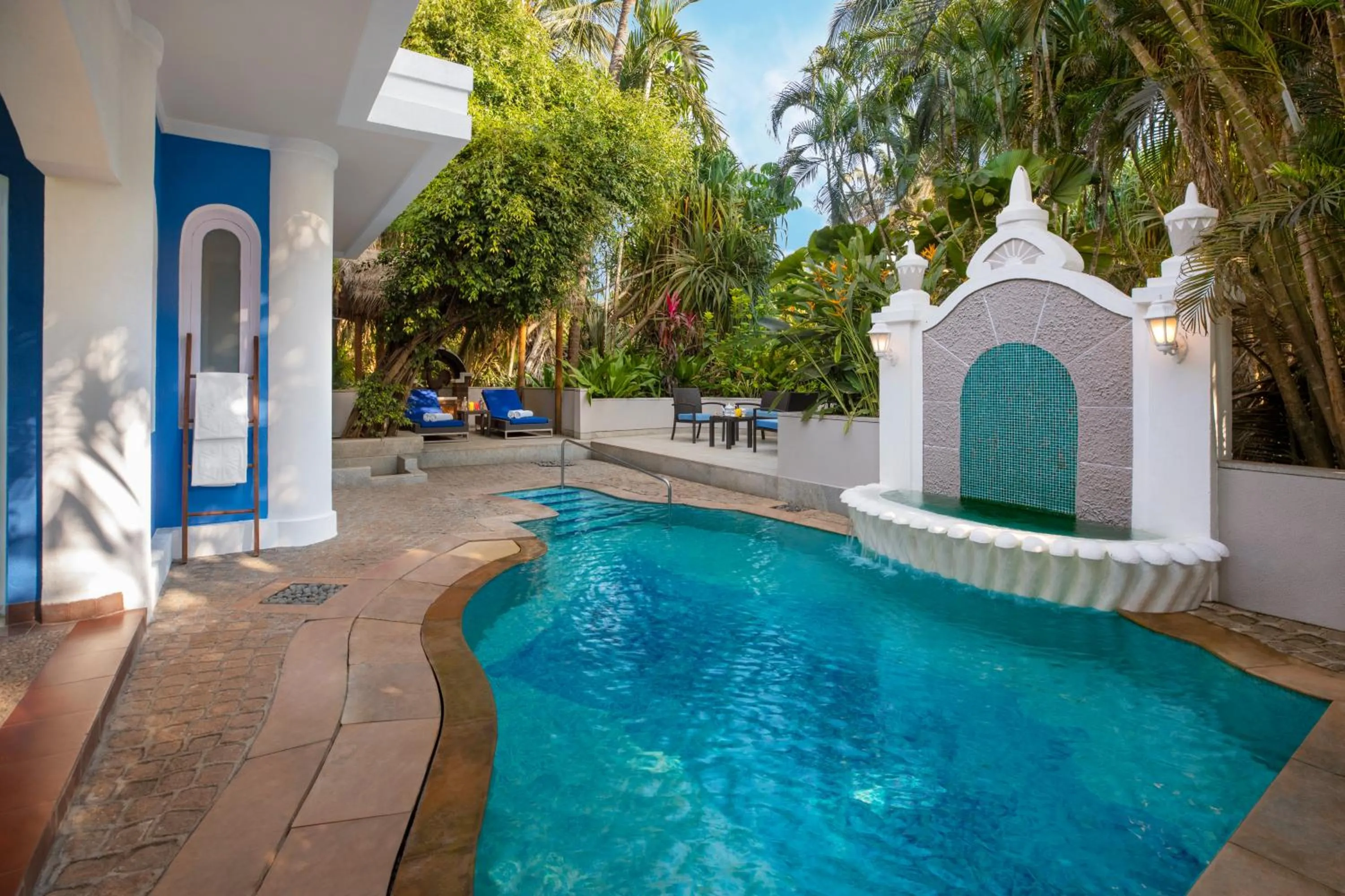 Swimming pool in Taj Exotica Resort & Spa, Goa