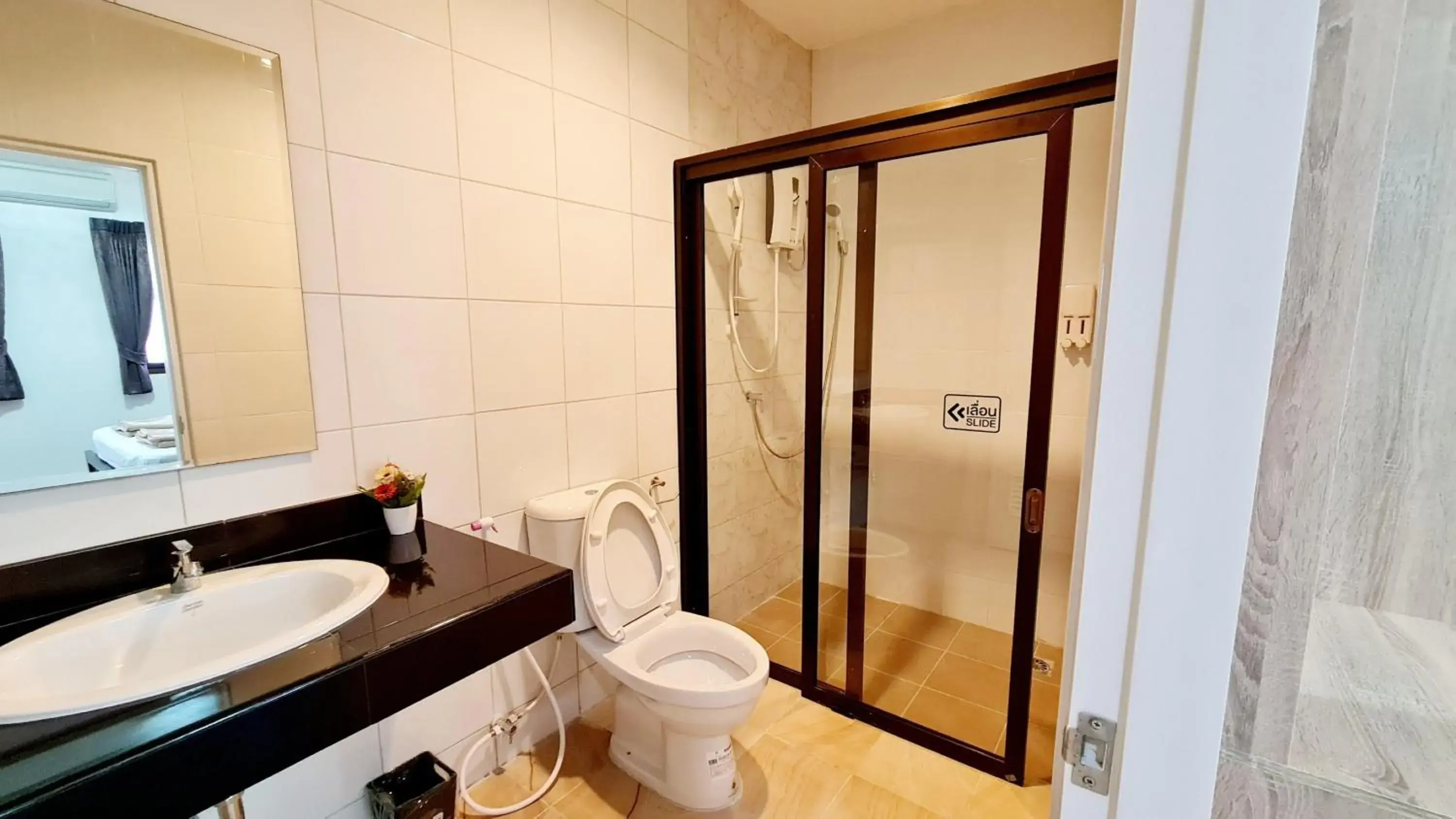 Shower in TP House@Naka Shower in TP House@Naka