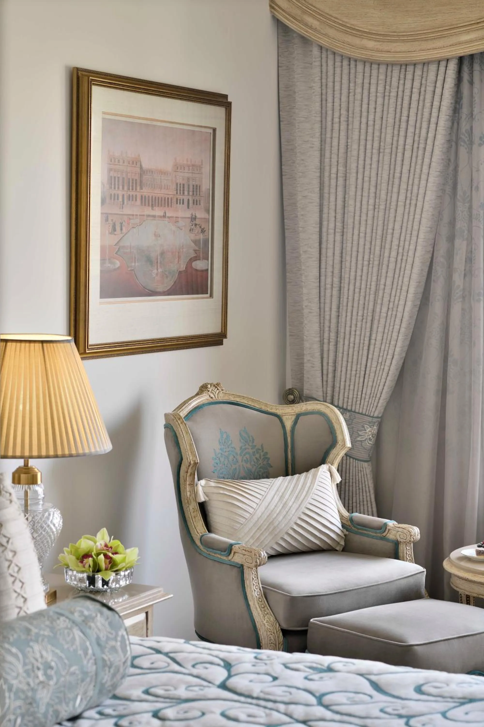 Bed in Taj Mahal, New Delhi