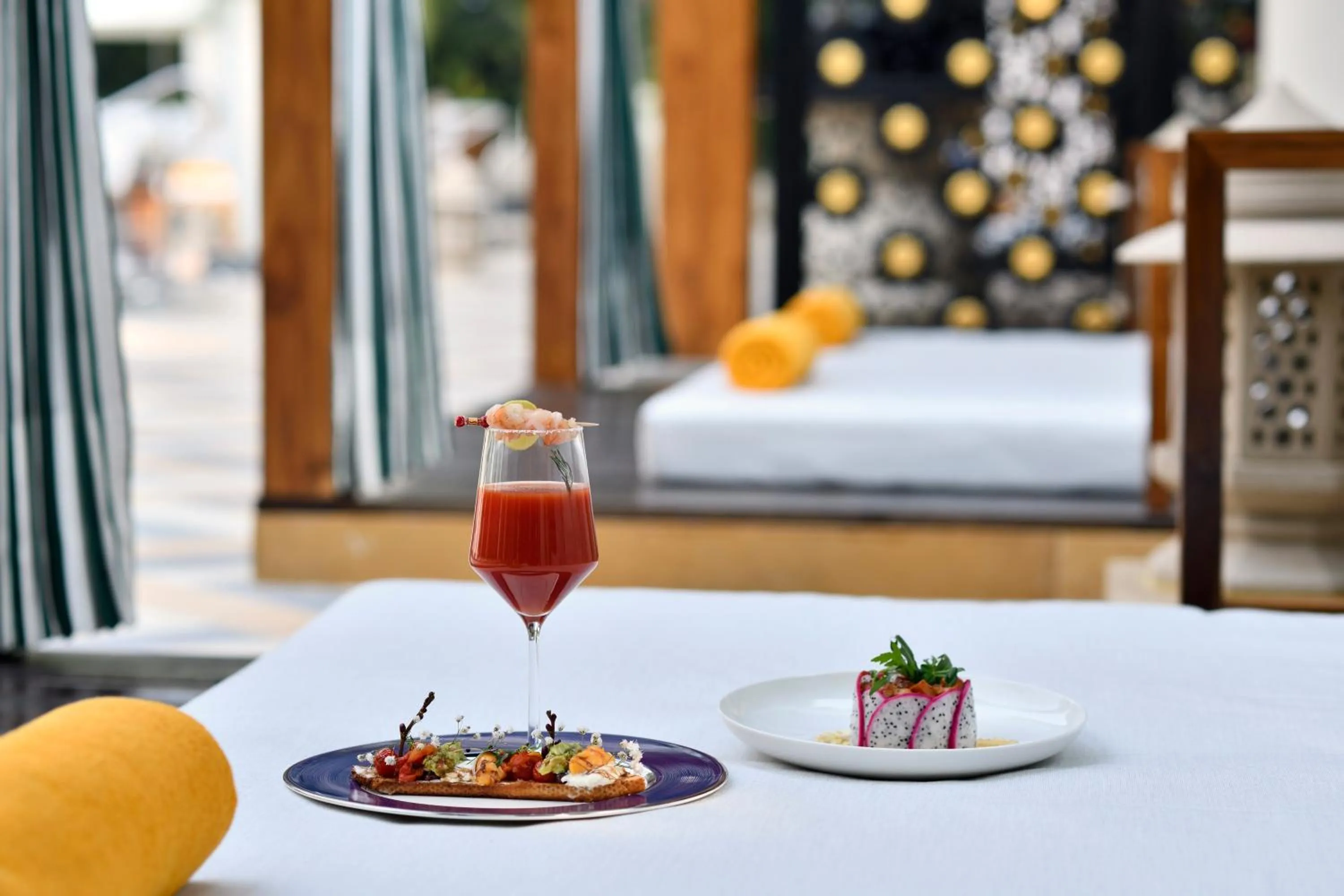 Food and drinks, Bed in Taj Mahal, New Delhi