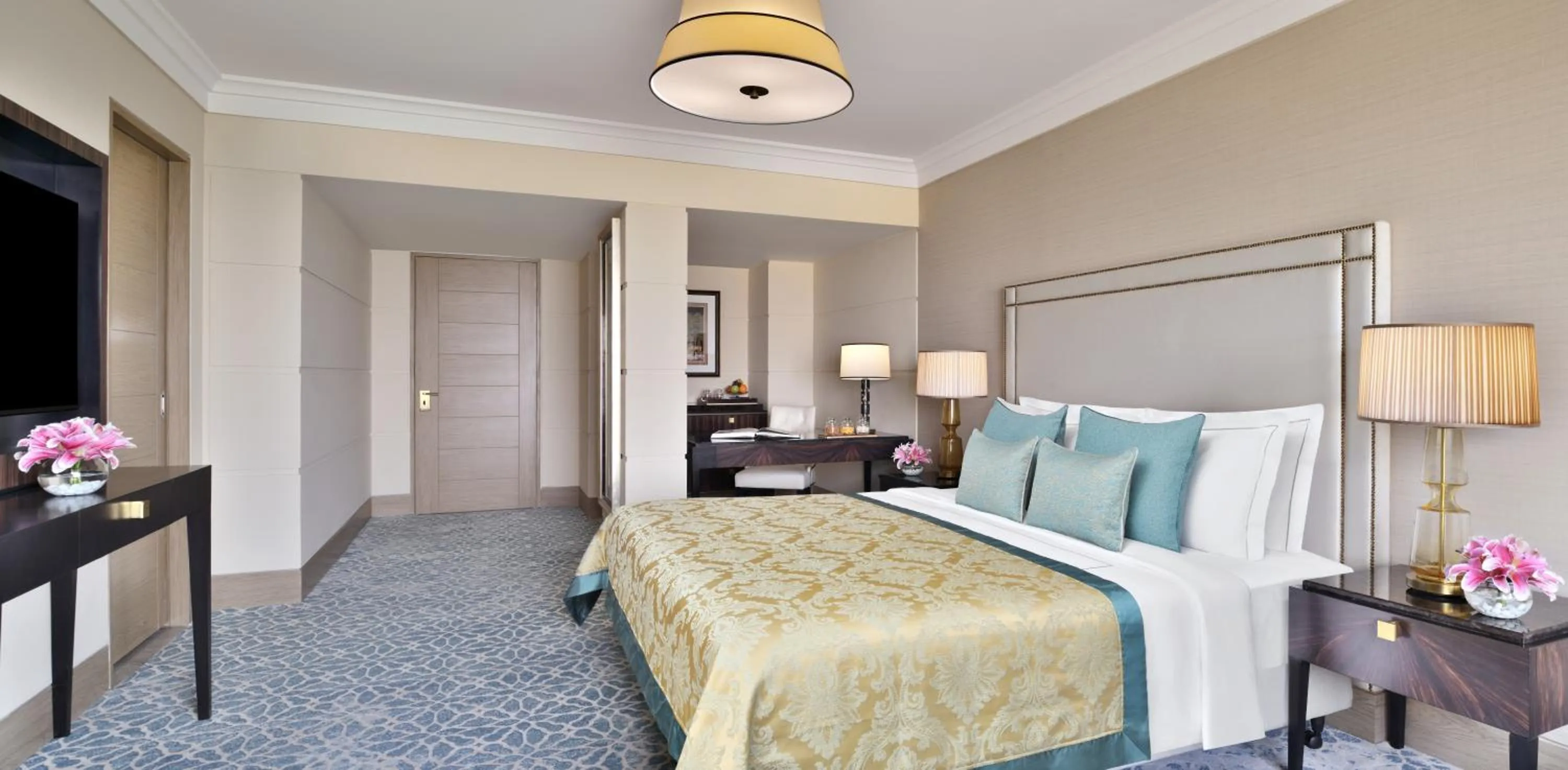 Photo of the whole room, Bed in Taj Mahal, New Delhi