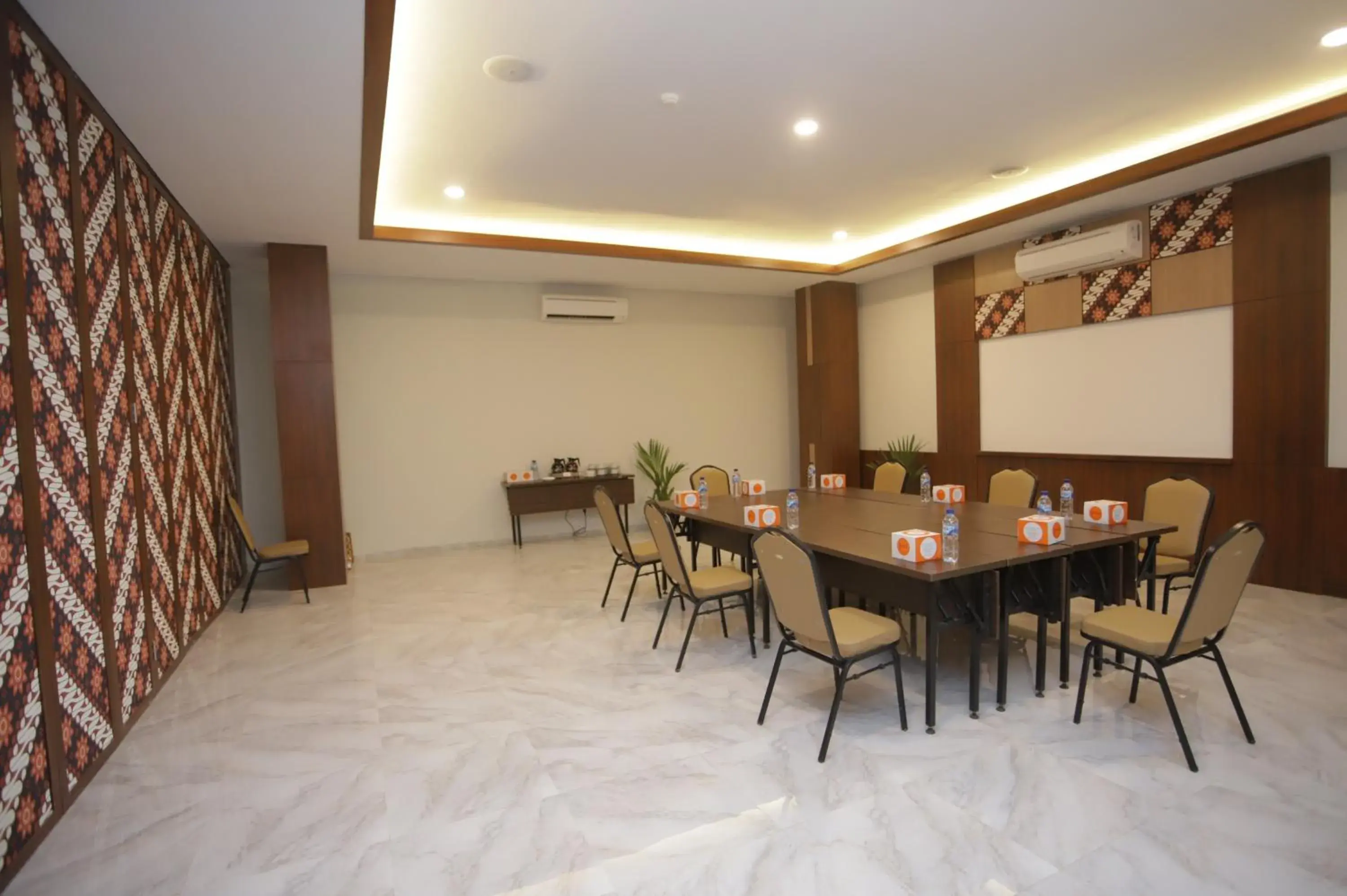 Meeting/conference room in Front One The Andia Boyolali Meeting/conference room in Front One The Andia Boyolali