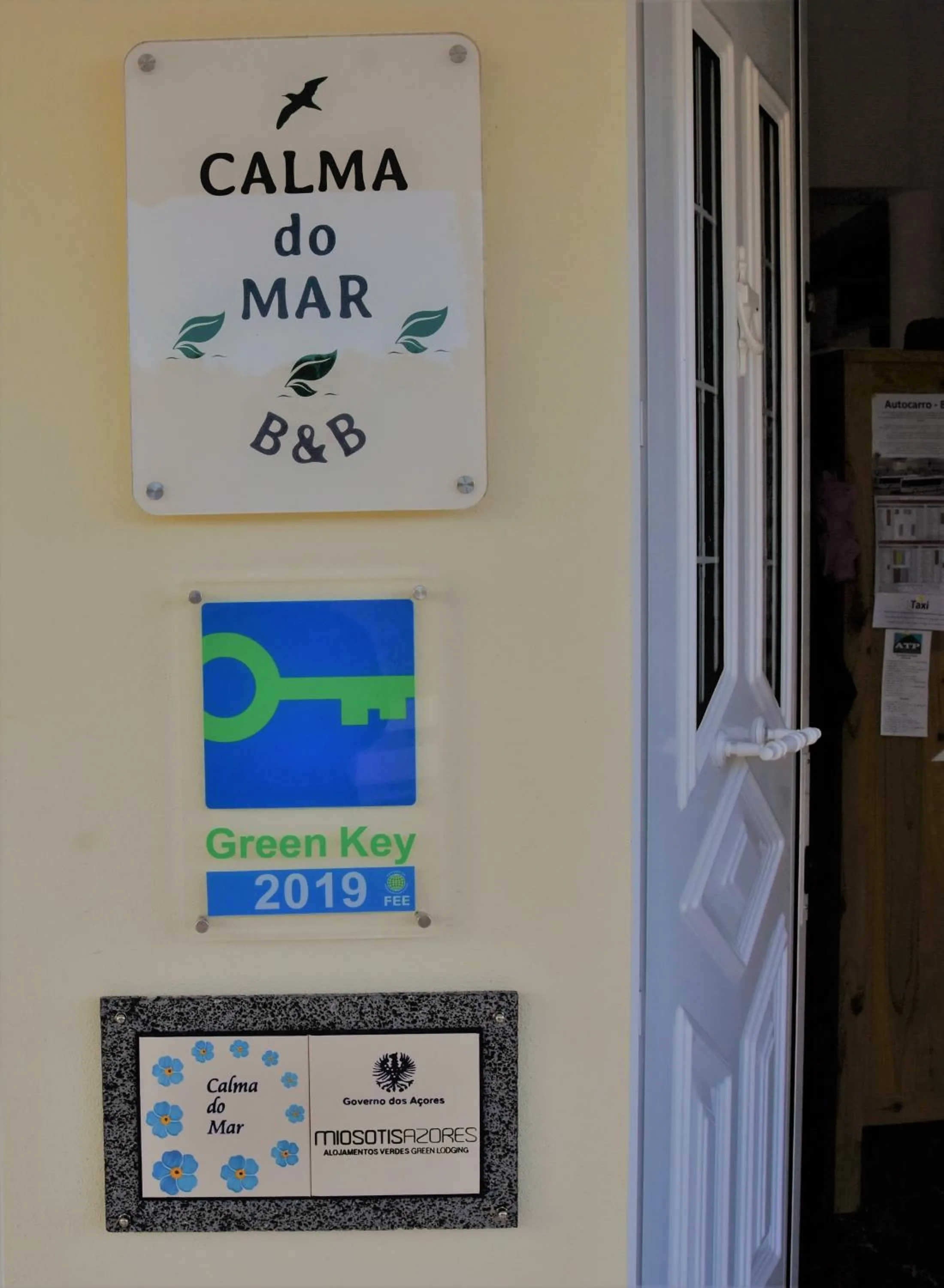 Facade/entrance in Calma do Mar