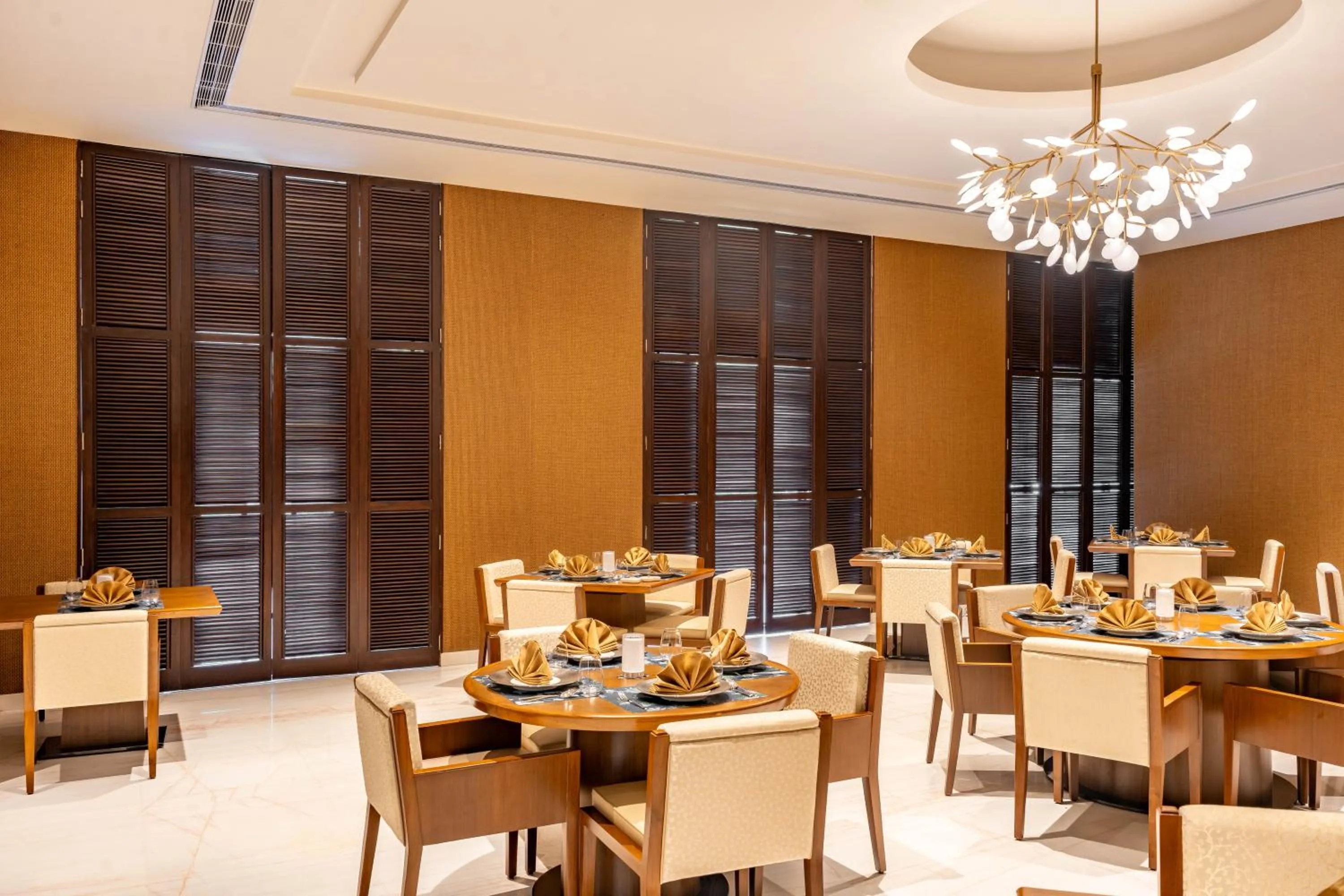 Restaurant/places to eat in Taj Deccan