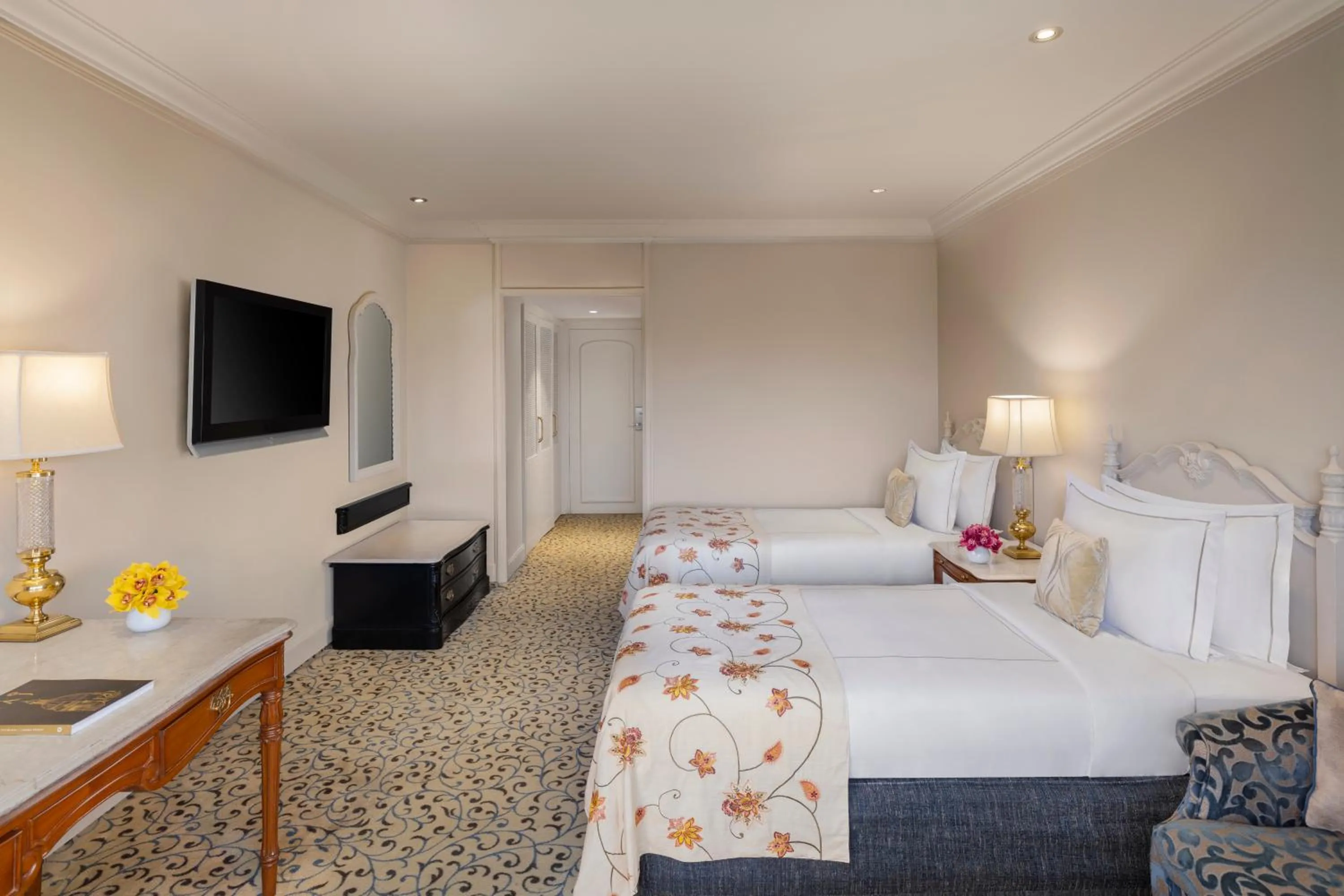 Bed in Taj Palace, New Delhi