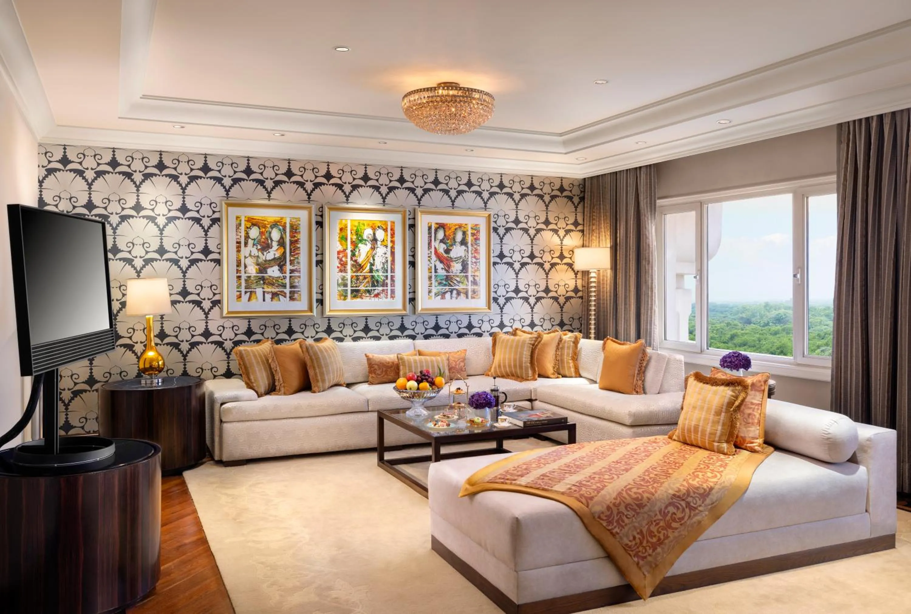 Communal lounge/ TV room in Taj Palace, New Delhi