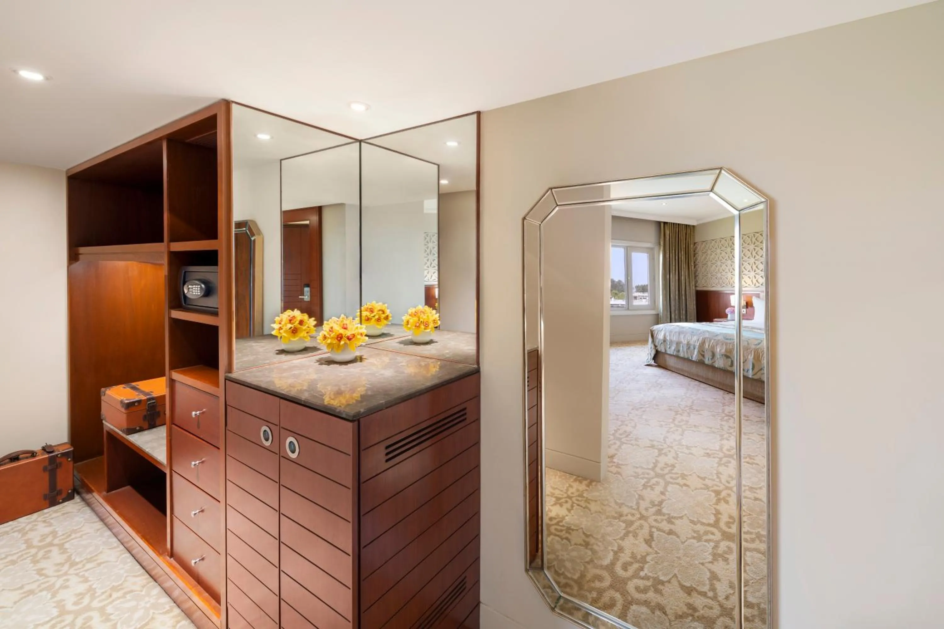 Bedroom, Bed in Taj Palace, New Delhi