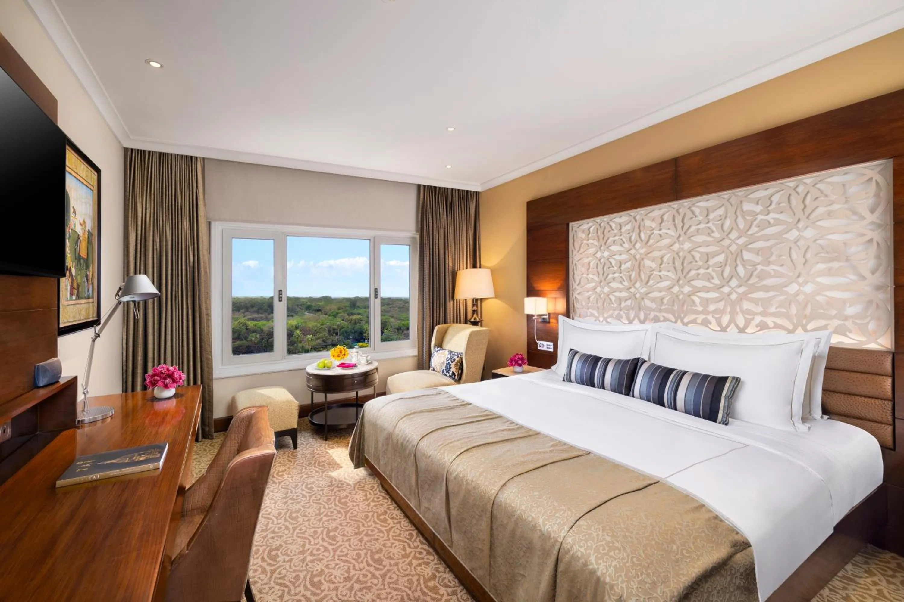 Bed in Taj Palace, New Delhi